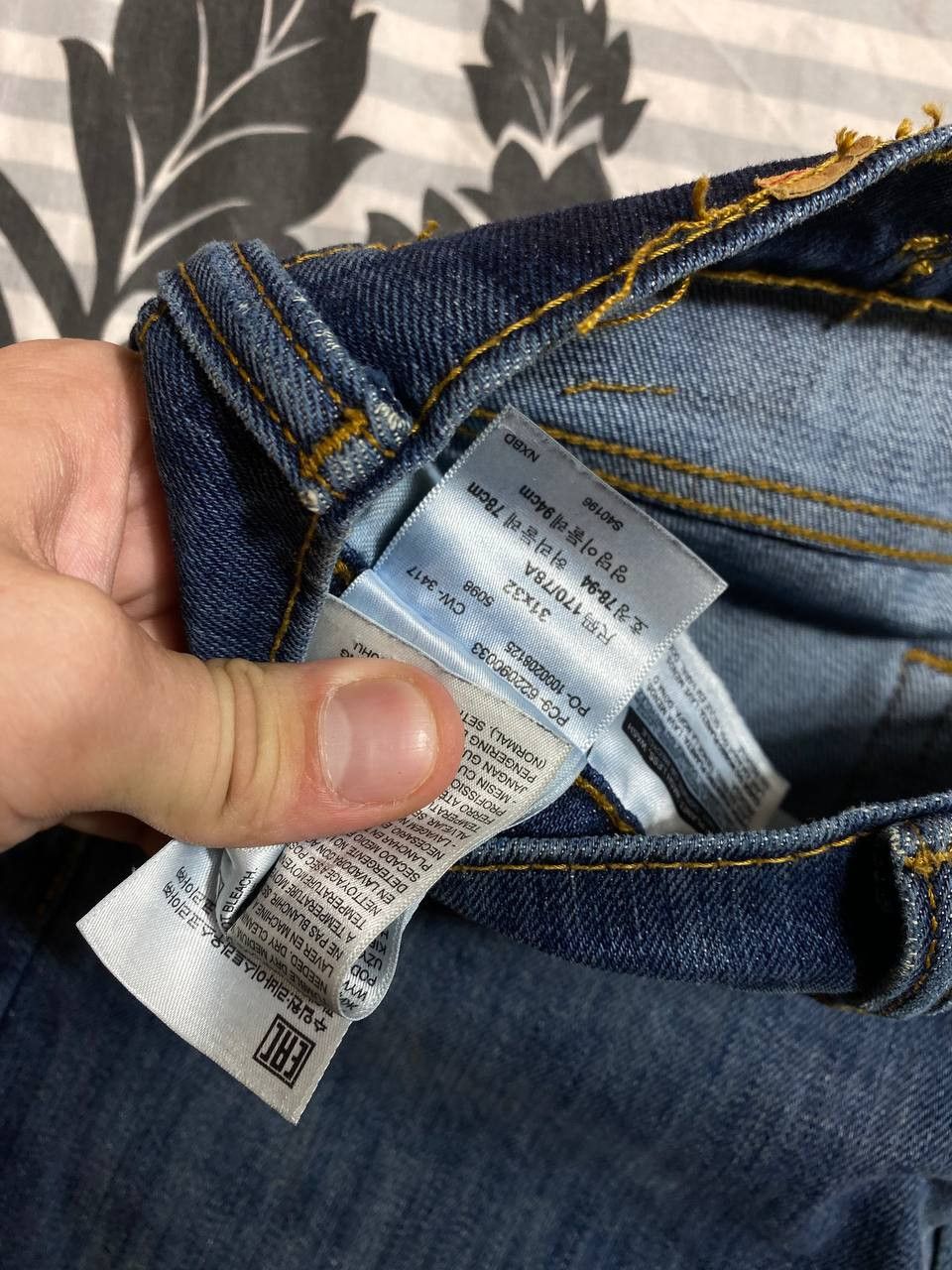 Levi's × Vintage vINTAGE Levi’s Retro Y2K Men`s Blue Denim Jeans Size US 32 / EU 48 - 2 Thumbnail