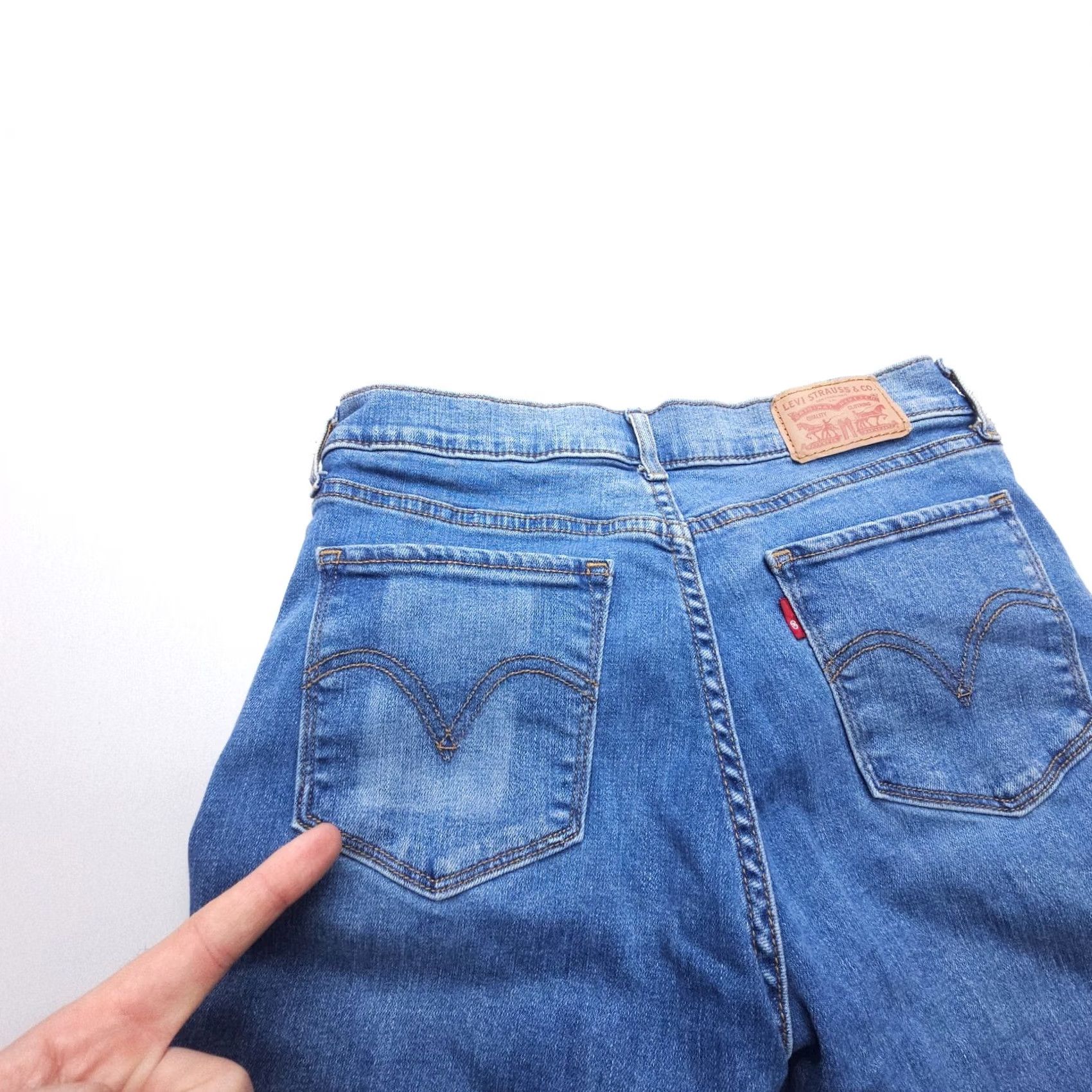 Levi's Levi's Jeans Bootcut Womens 4 Blue Stretch Denim 31" Inseam 28 Waist Logo Button 5-Pocket Design Modern Athletic? Size 27" / US 4 / IT 40 - 4 Thumbnail
