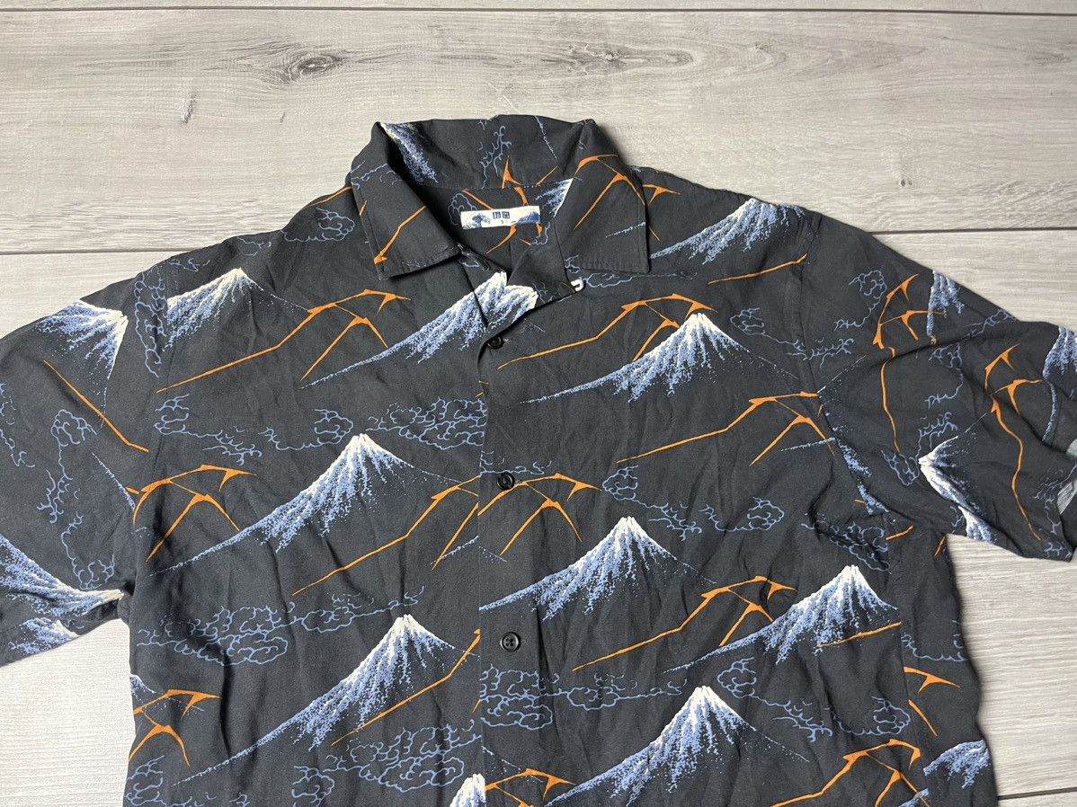 Japanese Brand Uniqlo shirt short sleeve rock Japanese size Small Size US S / EU 44-46 / 1 - 4 Thumbnail