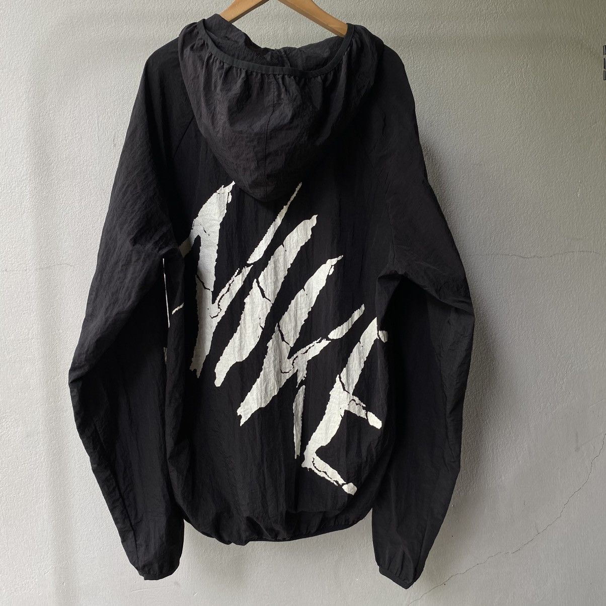 Nike Nike Black Windbreaker with Bold Back Print Size US M / EU 48-50 / 2 - 3 Thumbnail