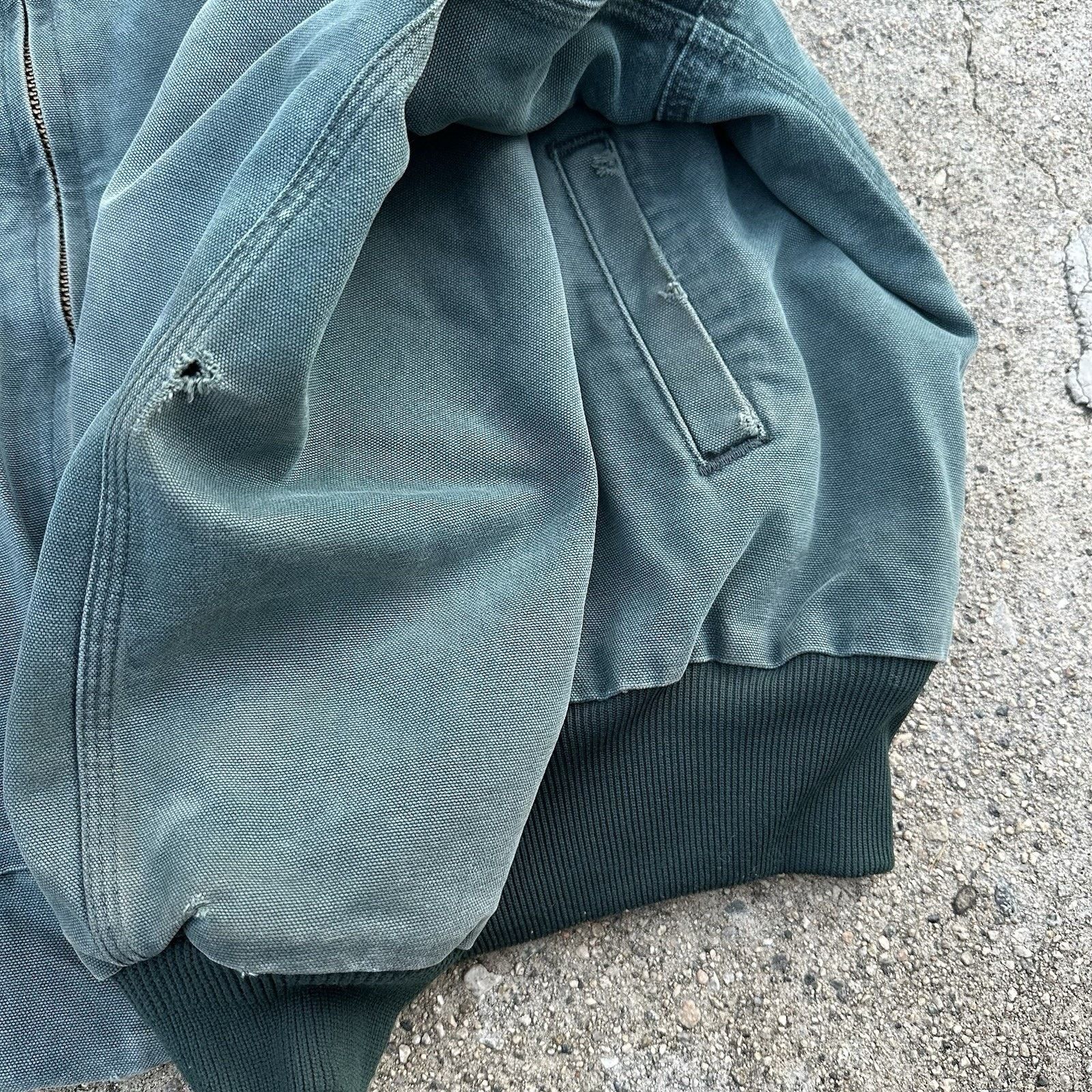 Carhartt × Vintage Vintage Carhartt Faded Hunter Green Santa Fe Jacket Workwear Size US XL / EU 56 / 4 - 3 Thumbnail