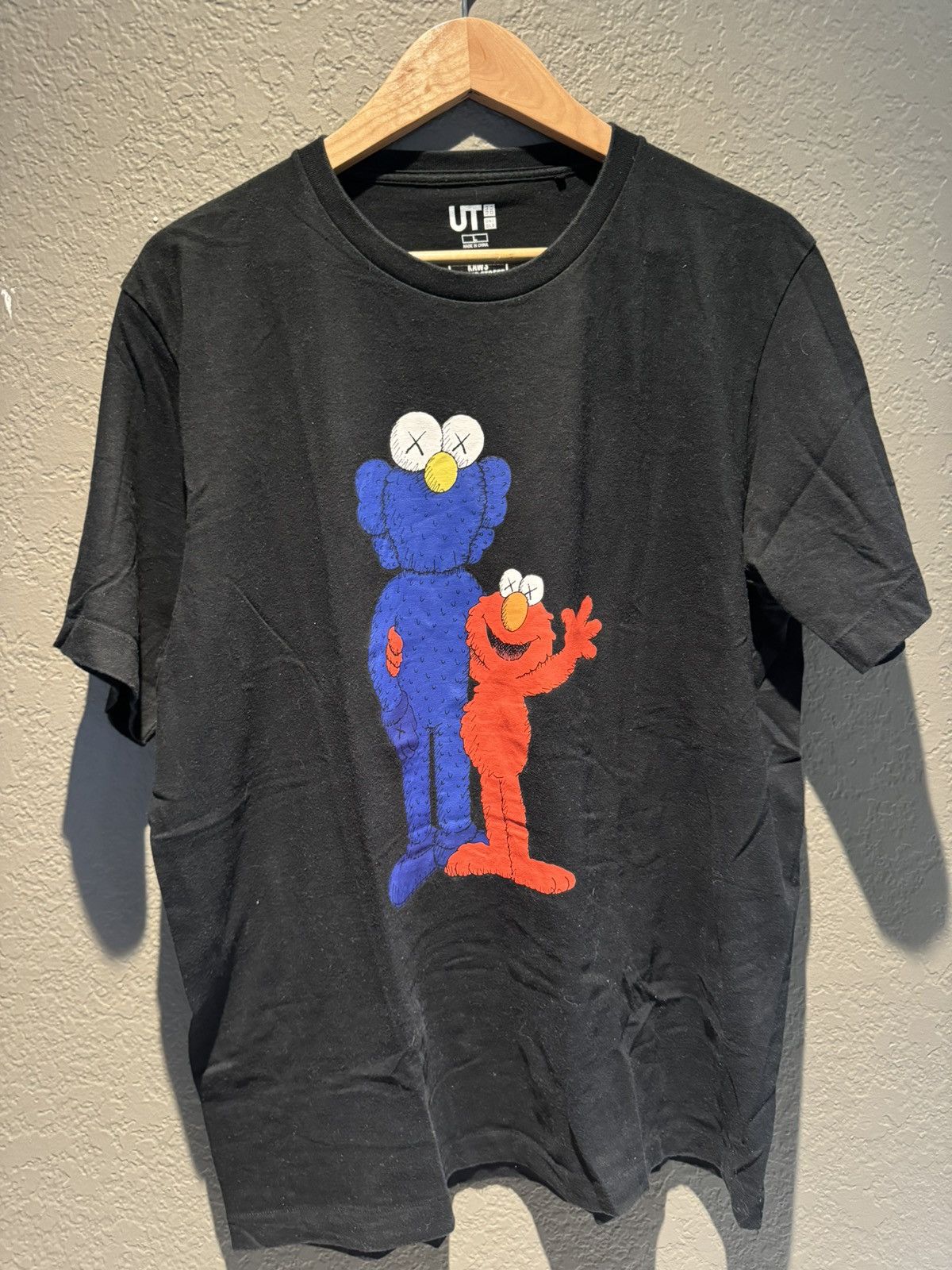 Kaws × Uniqlo Kaws Uniqlo Sesame Street TShirt Elmo Cookie Monster Large Size US L / EU 52-54 / 3 - 1 Thumbnail