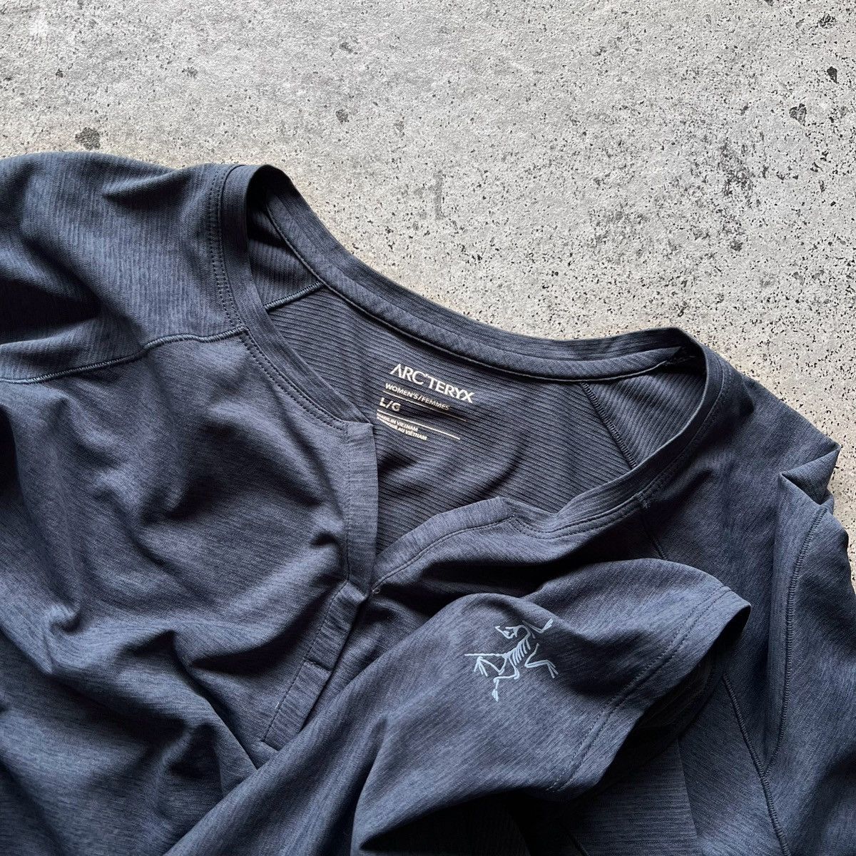 Arc'teryx Arcteryx Kadem Womens Long Sleeve Navy Blue Henley Top Shirt Size L / US 10 / IT 46 - 3 Thumbnail