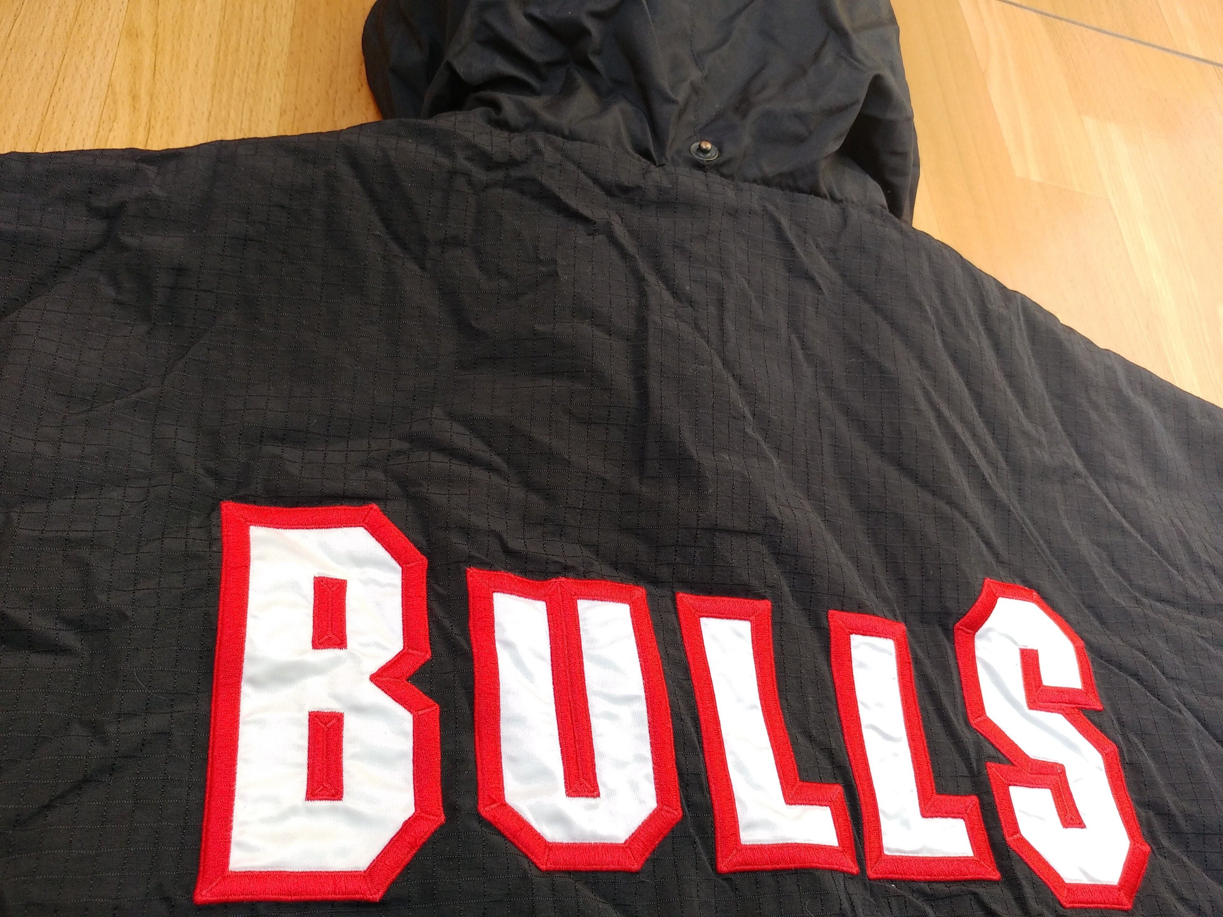 Champion NBA Chicago Bulls jacket, Champion basketball vintage 90s XL Size US XL / EU 56 / 4 - 9 Thumbnail