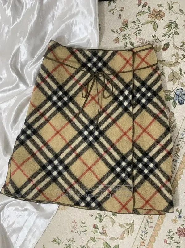 Burberry Burberry Beige Wool Check Midi Skirt. Size 23" - 1 Thumbnail
