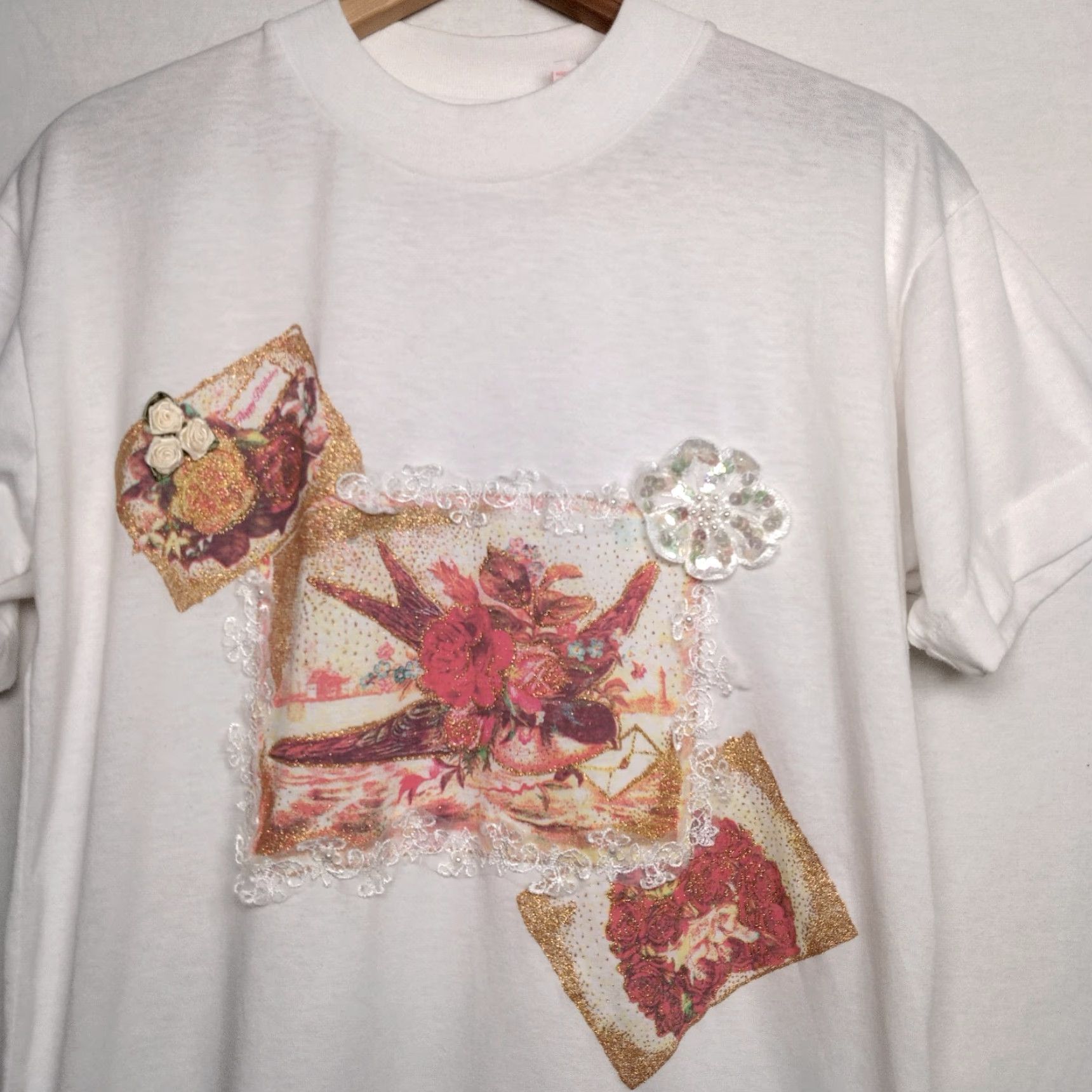 Vintage VINTAGE Precious Knits Shirt Small White Lace Gold Glitter Bird Roses Grannycore Size S / US 4 / IT 40 - 2 Thumbnail