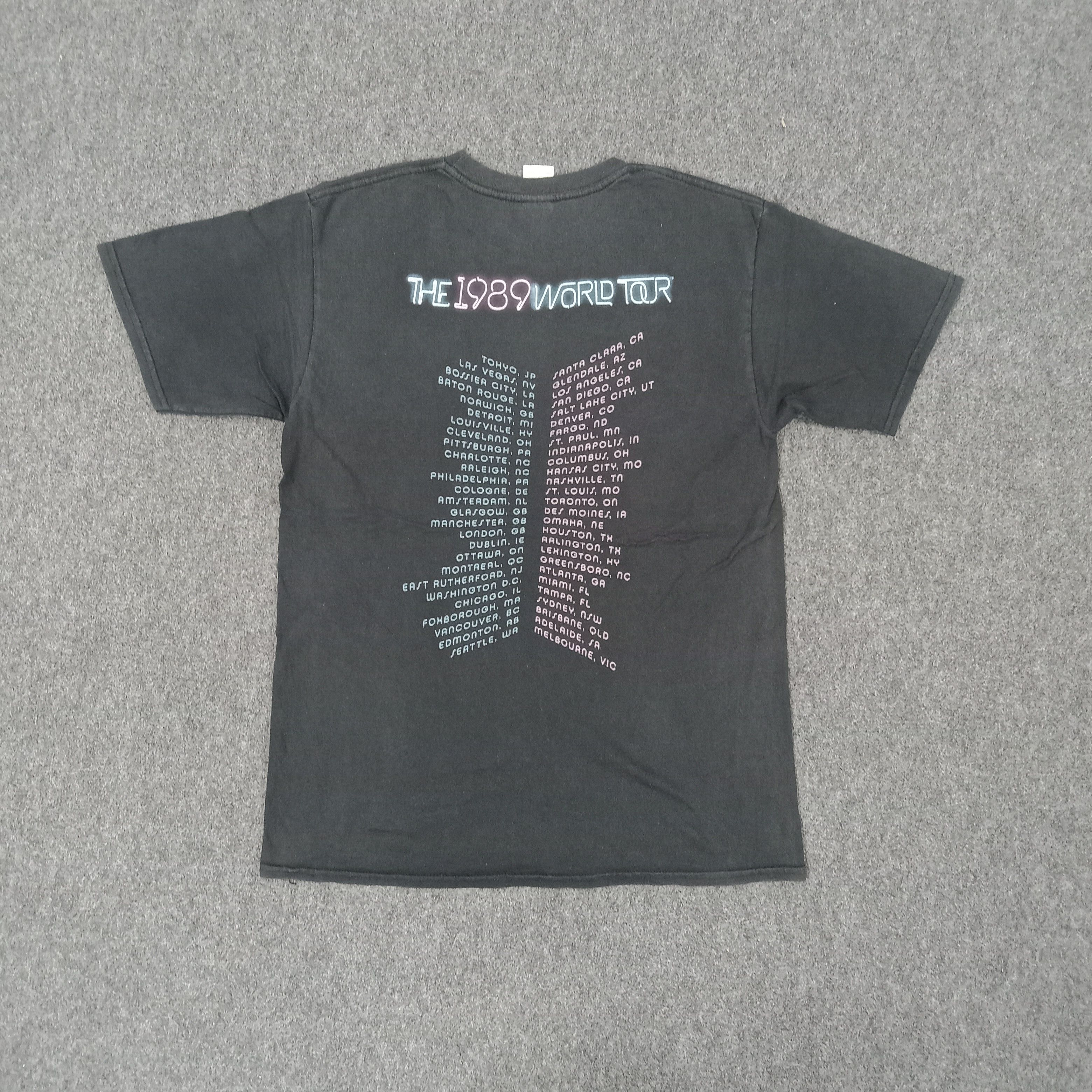 Band Tees × Vintage Taylor Swift American Singer 1989 Tour Tshirt C219N34 Size US S / EU 44-46 / 1 - 5 Thumbnail