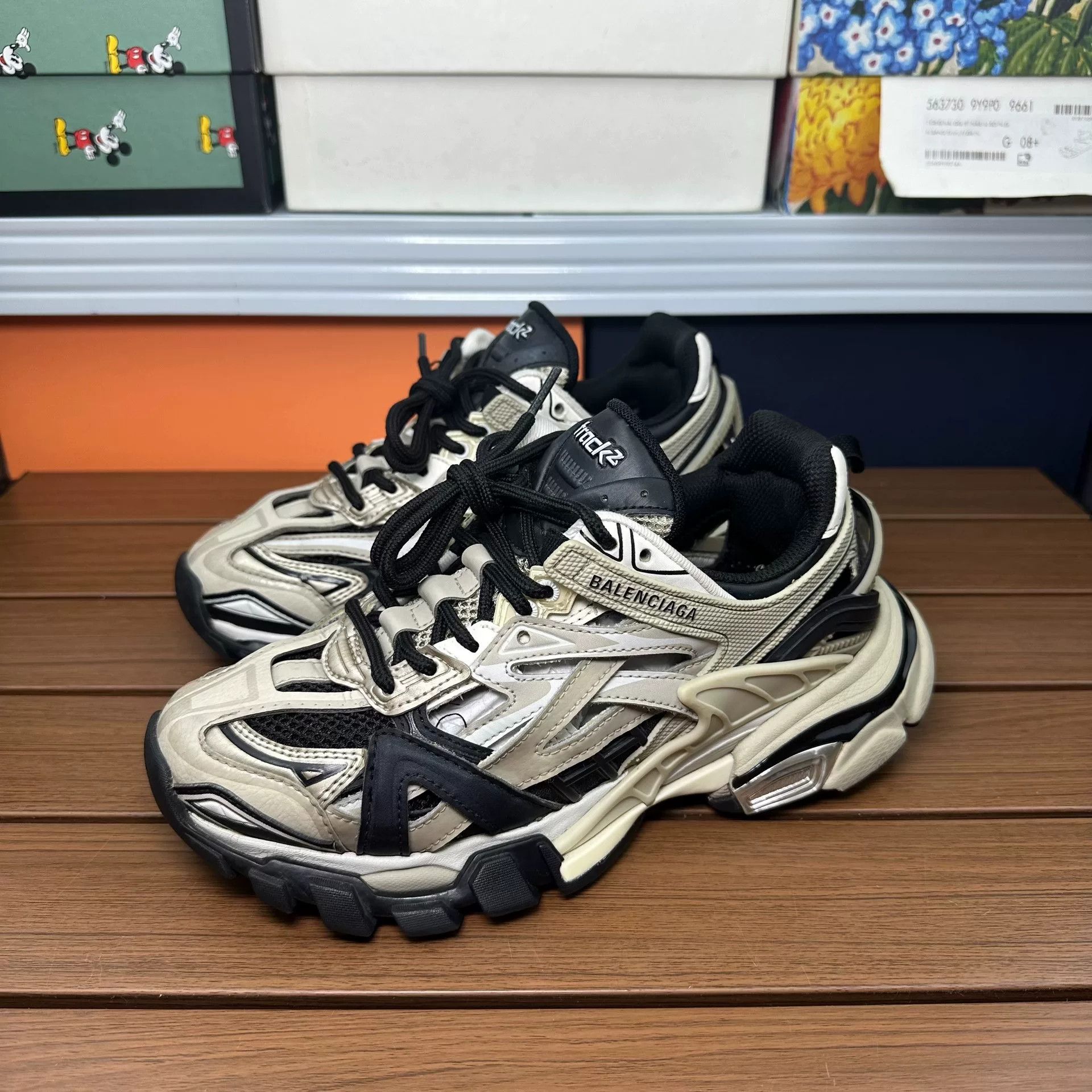 Balenciaga Balenciaga Beige Lowtop Sneakers it_36 Women Size US 6 / IT 36 - 1 Thumbnail