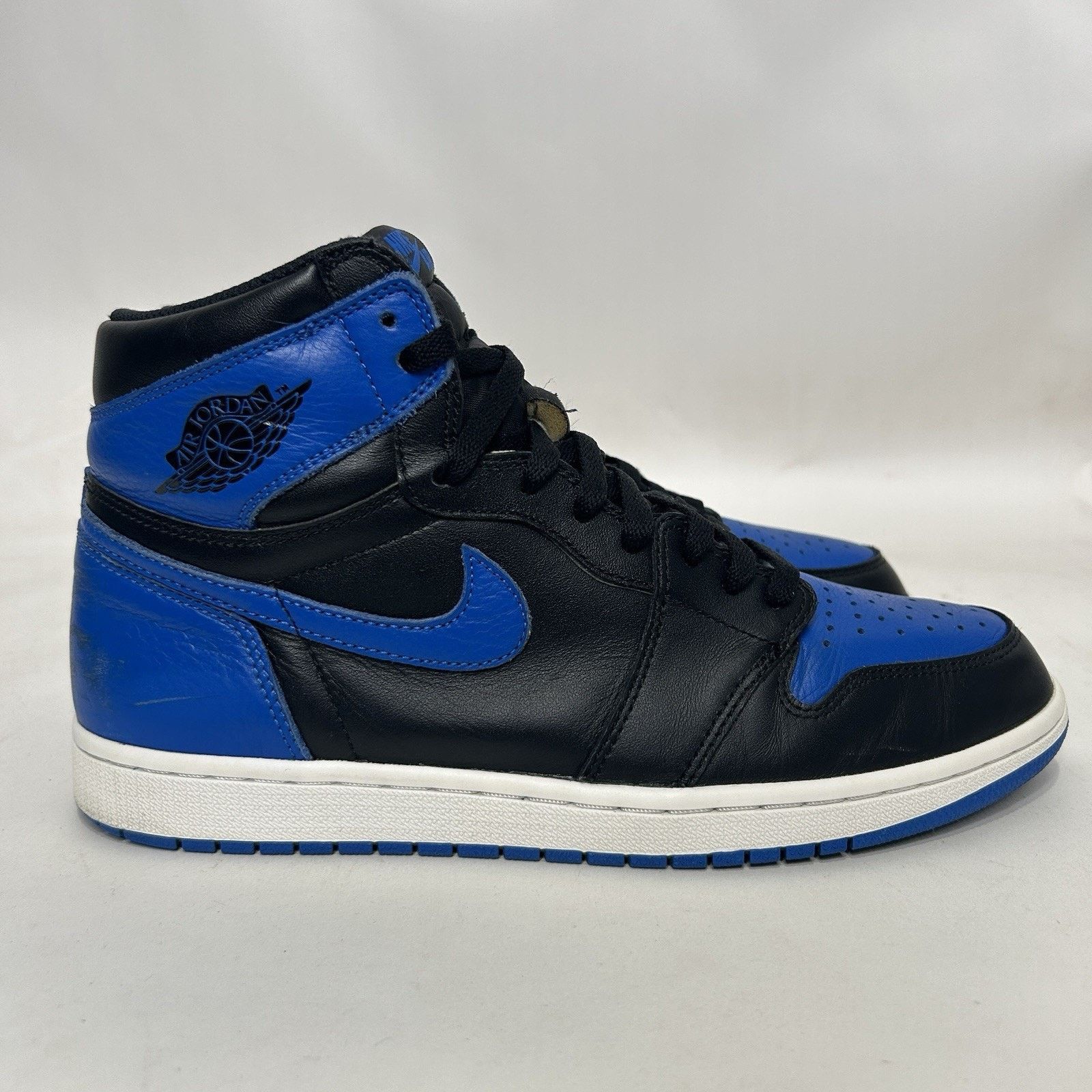 Jordan Brand Nike Air Jordan 1 Retro High OG “Royal” 2017 Size US 11.5 / EU 44-45 - 4 Thumbnail