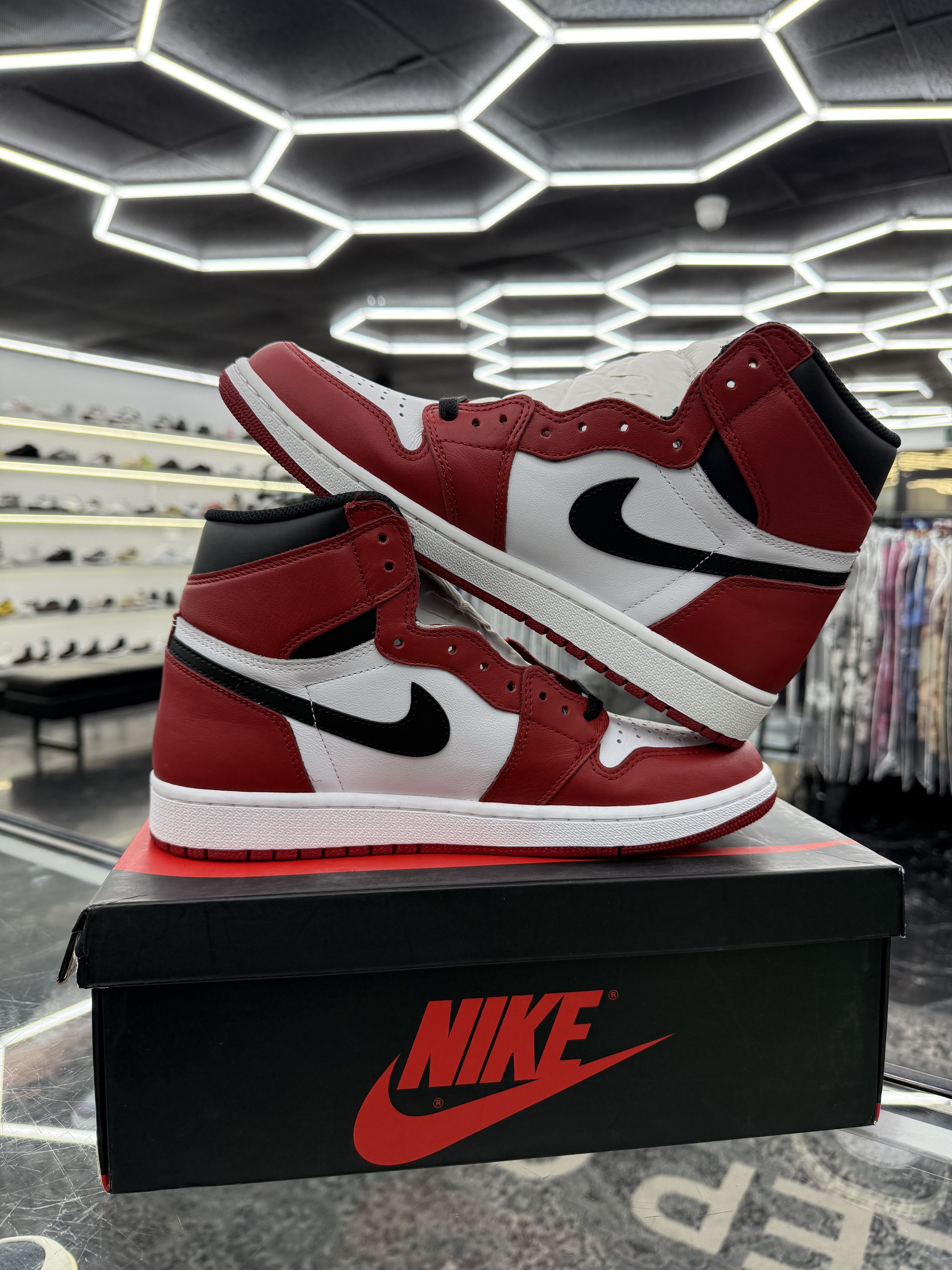 Jordan Brand 1 Retro High OG Chicago Size US 9.5 / EU 42-43 - 6 Thumbnail