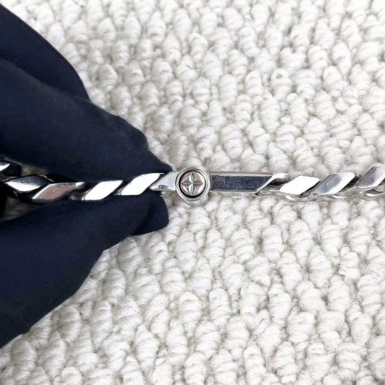 Louis Vuitton louis vuitton silver monogram chain necklace Size ONE SIZE - 7 Thumbnail