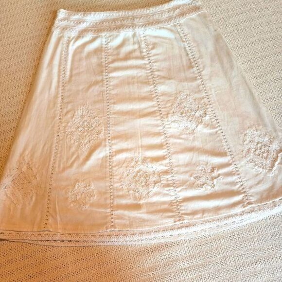 Apt. 9 Apt. 9 Lined White Lace Throughout & Bottom Side Zippered Sz Size 32" / US 10 / IT 46 - 1 Thumbnail