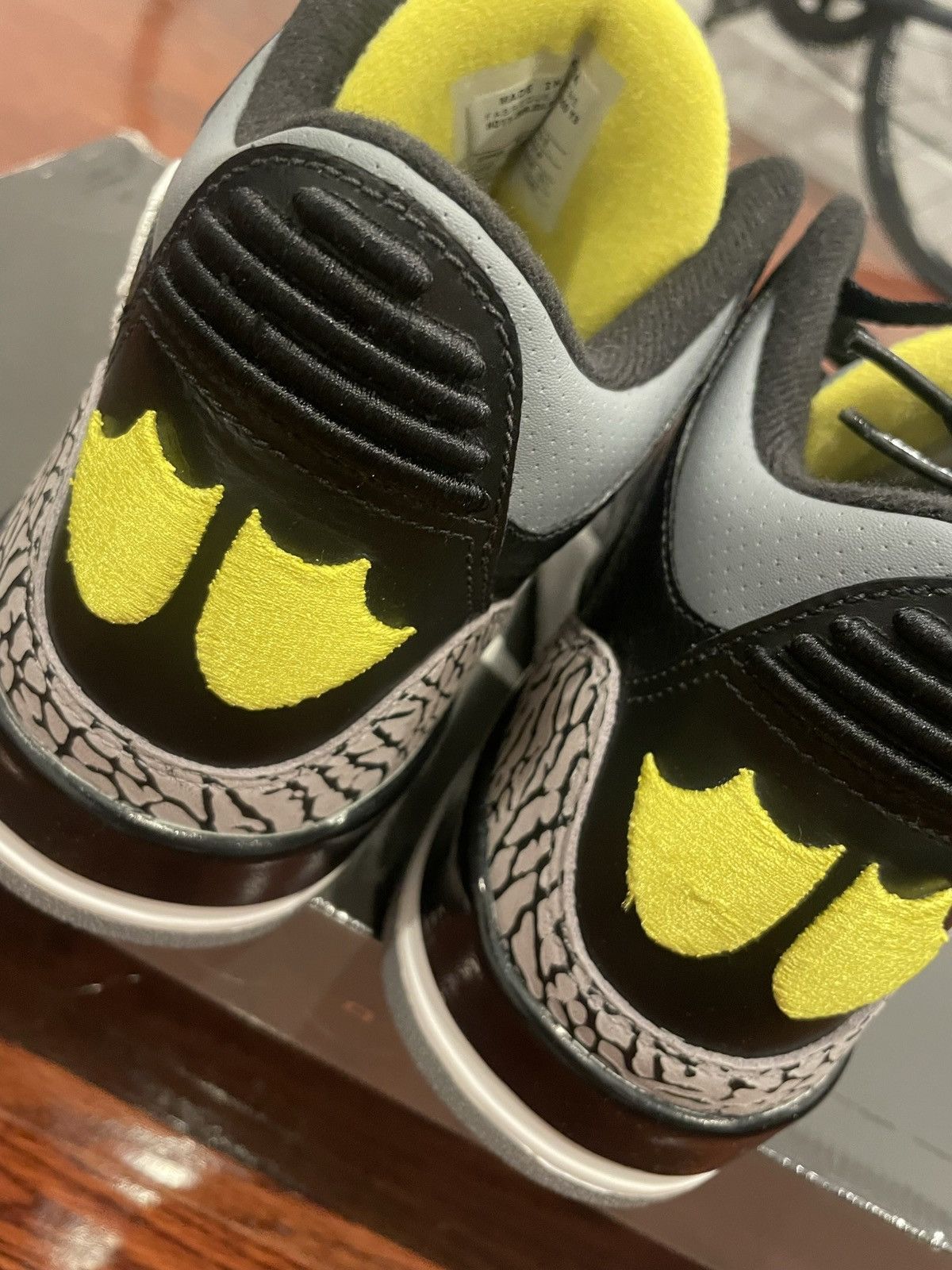 Jordan Brand 100% Authentic Jordan 3 Pitcrew lll Promo Players Pair sz 9 Size US 9 / EU 42 - 19 Thumbnail