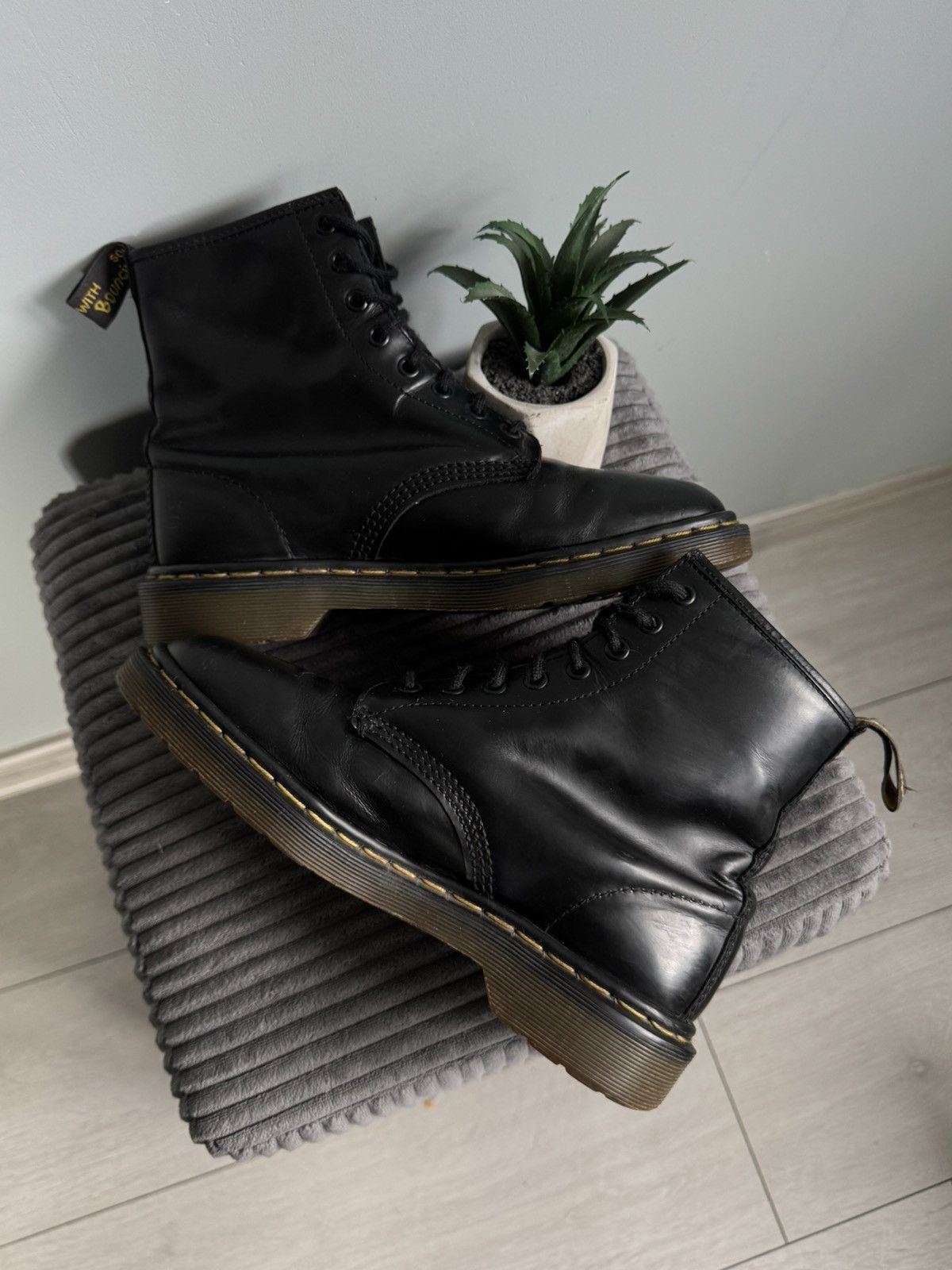 Dr. Martens Dr.Martens 1460 8 Eye Leather Boots Size US 10 / IT 40 - 7 Thumbnail