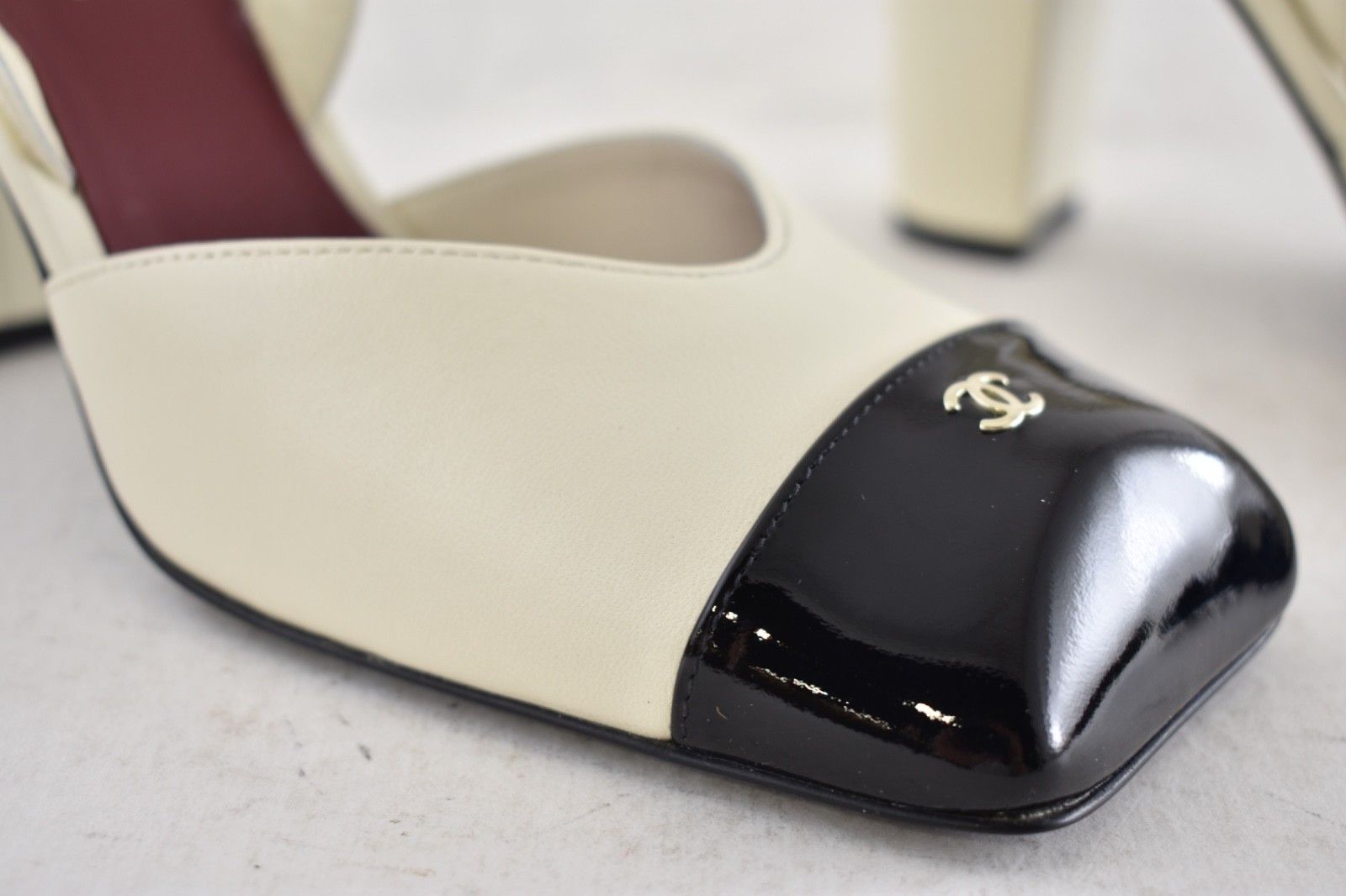 Chanel 26S Blazy Ivory Black Square Slingback Block Heel Pump 40 Size US 10 / IT 40 - 8 Thumbnail