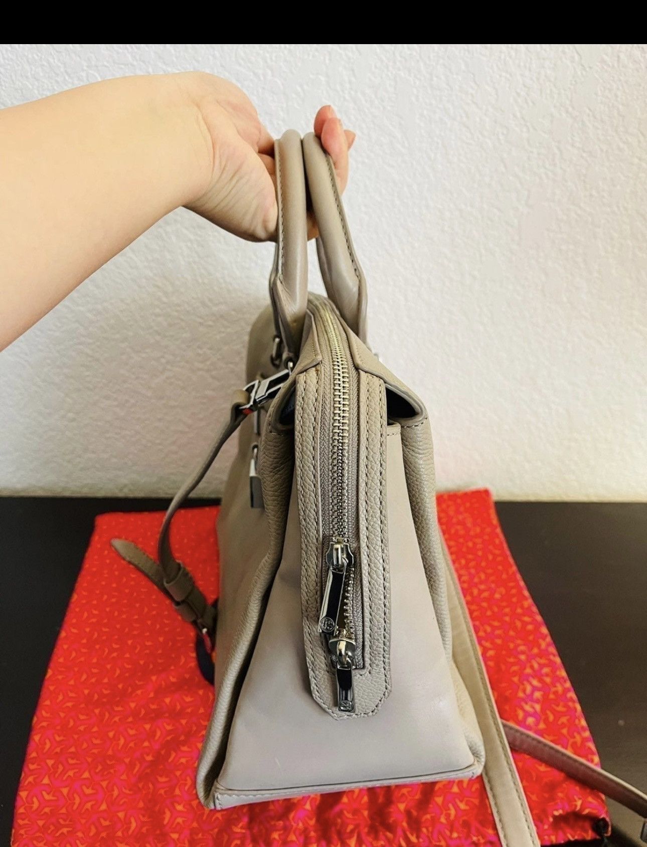 Coach Tory Burch Padlock Satchel Bag in Grey Size ONE SIZE - 5 Thumbnail