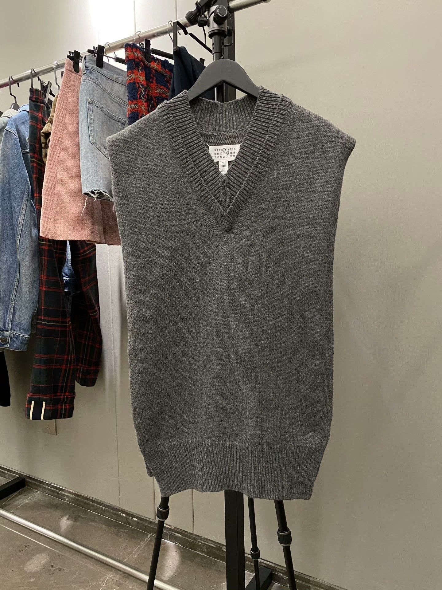 Maison Margiela Maison Margiela Tank Top S Women Size S / US 4 / IT 40 - 1 Thumbnail