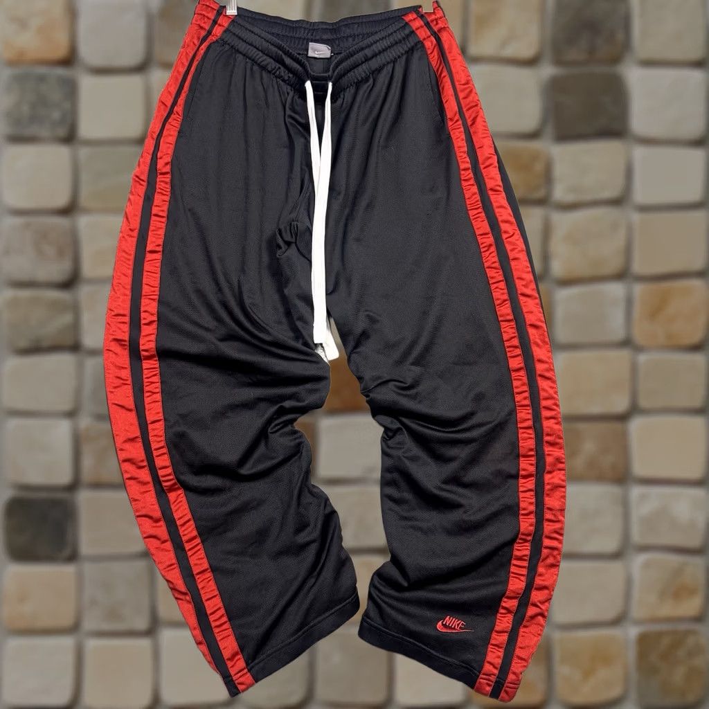 Nike VINTAGE Nike Track Pant Men XL Striped Black Nylon Baggy Sweatpants Jersey Nike Air Lightweight Pockets Elastic Waist Size US XL / EU 56 / 4 - 1 Thumbnail
