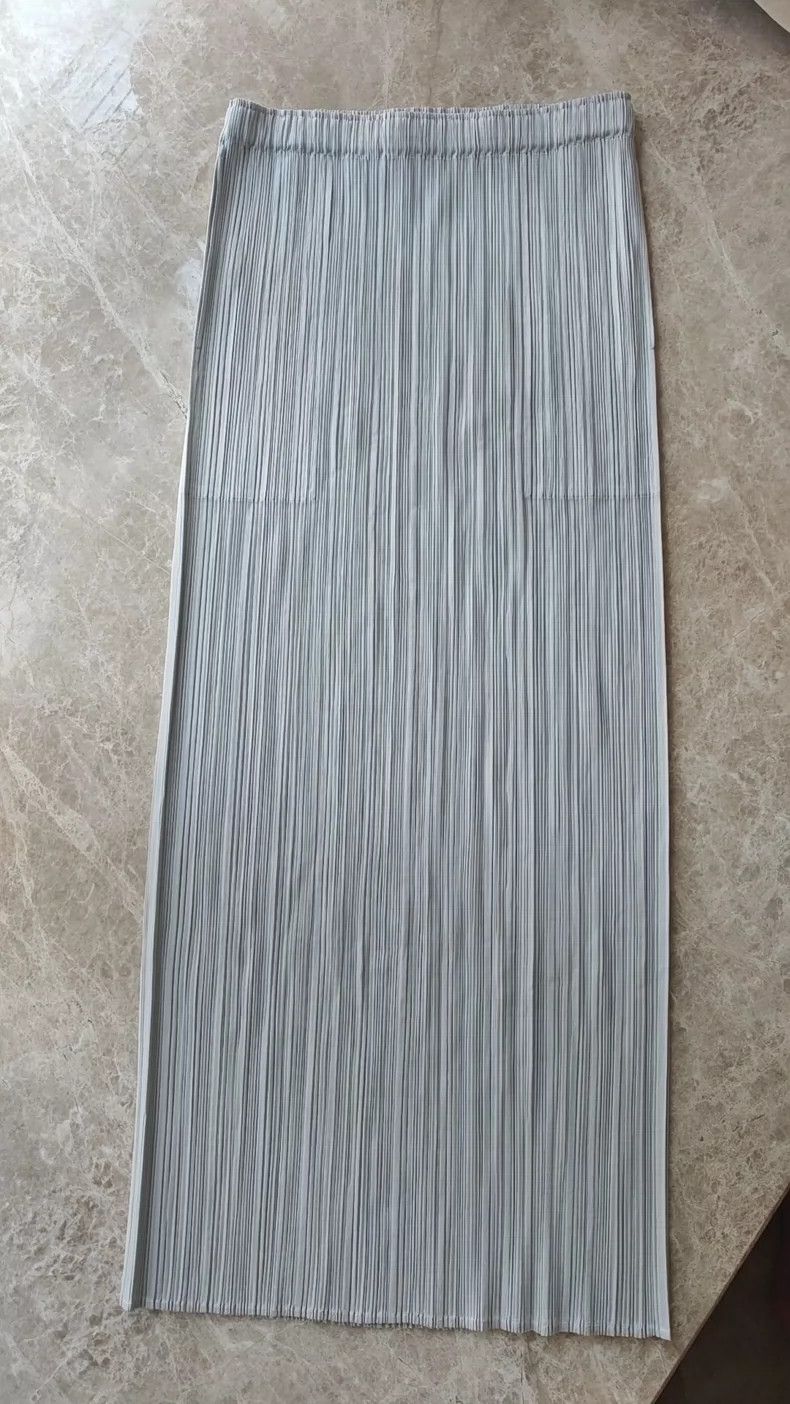 Issey Miyake Issey Miyake size:3 Light grey pleated skirt Size 31" - 1 Thumbnail