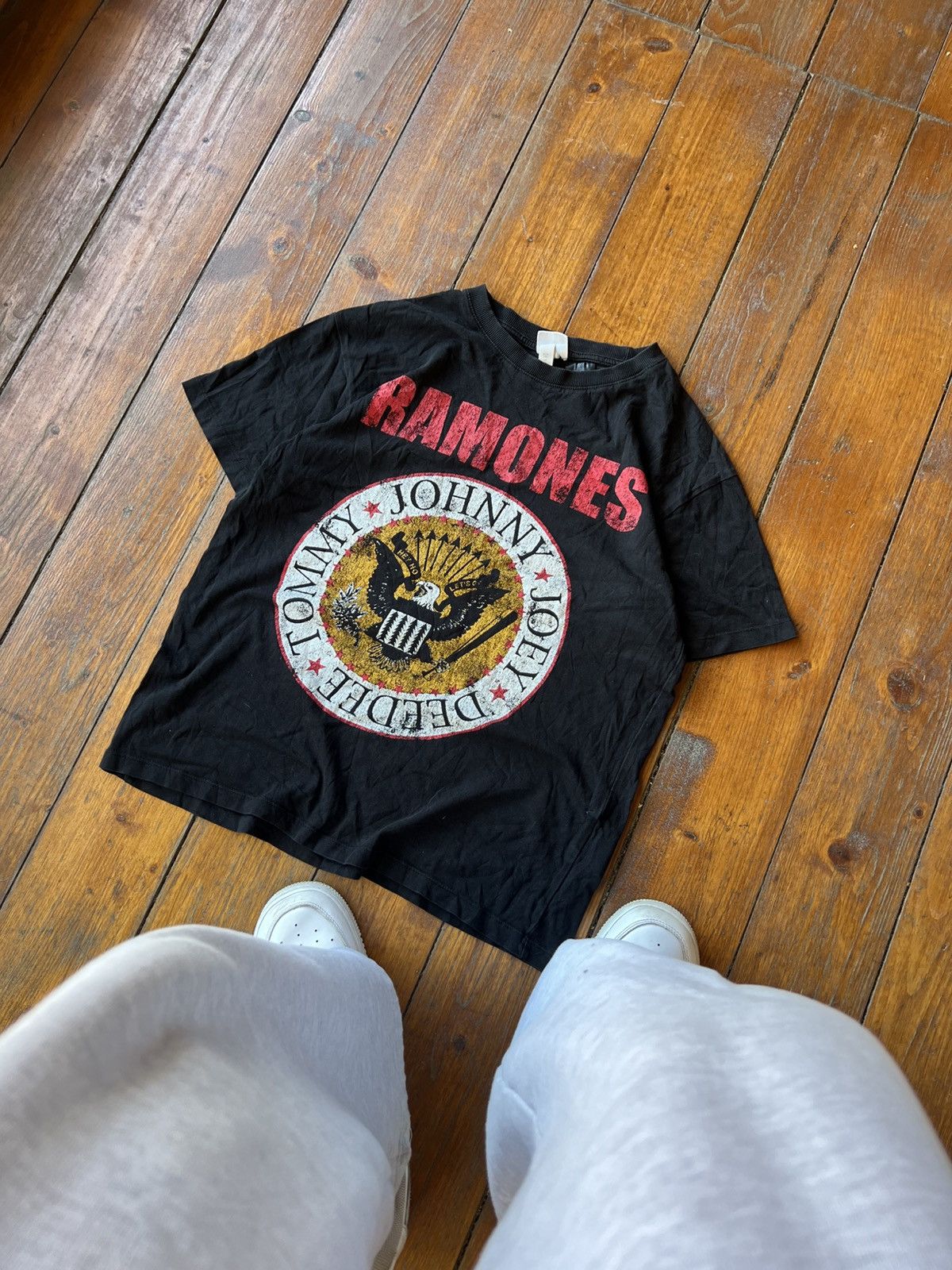 Band Tees VINTAGE RAMONES JOHNY BAND ROCK POP GRAPHIC T SHIRT SIZE S Size US S / EU 44-46 / 1 - 1 Thumbnail