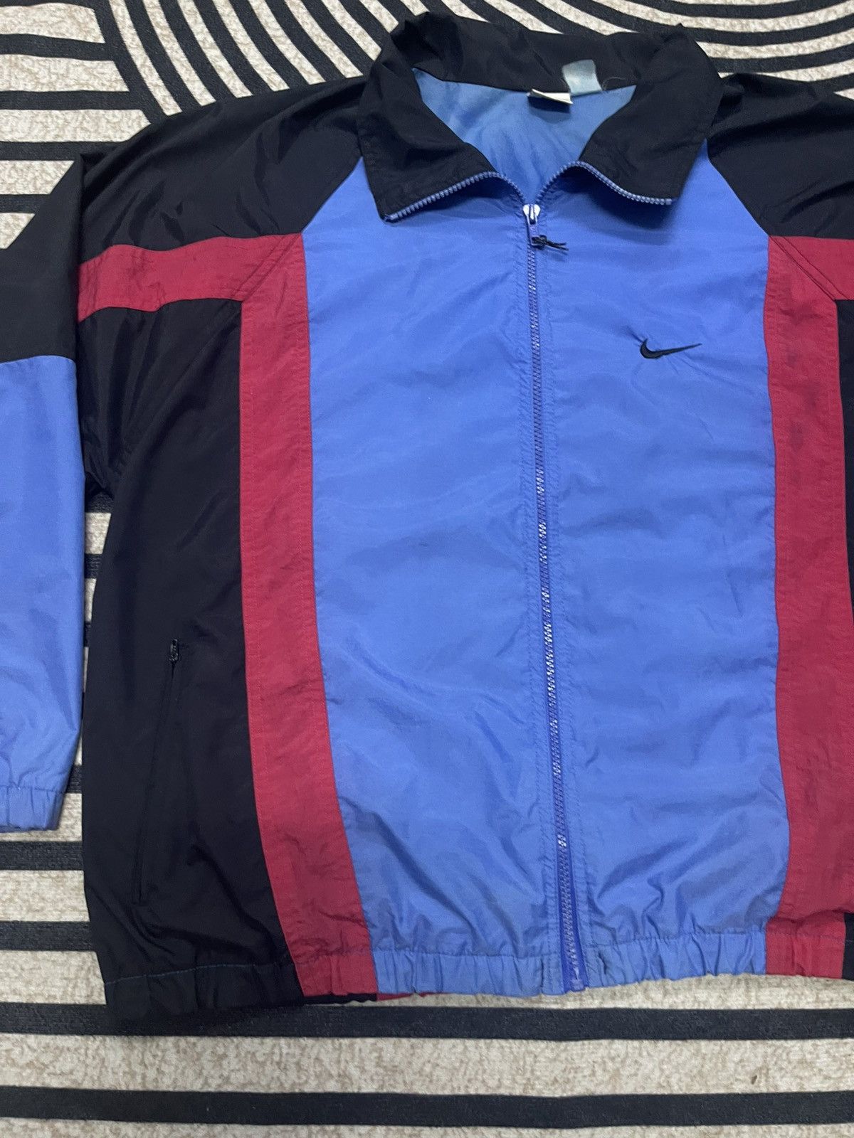 Nike 90s NIKE BIG SWOOSH COLOUR BLOCK WINDBREAKER Size US L / EU 52-54 / 3 - 5 Thumbnail
