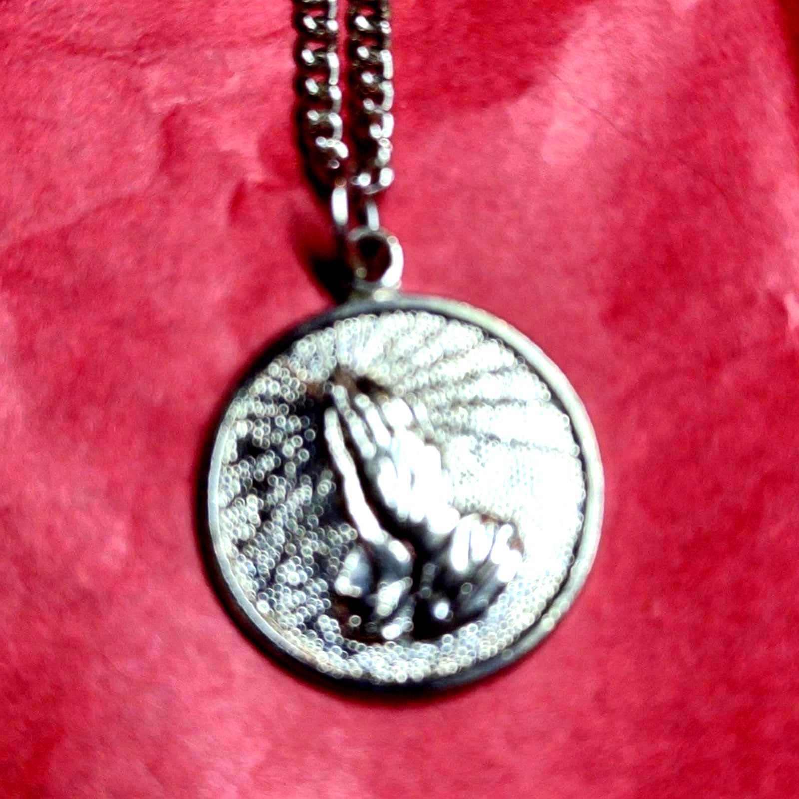Vintage Vintage silver serenity prayer necklace~on back~ Size ONE SIZE - 1 Thumbnail