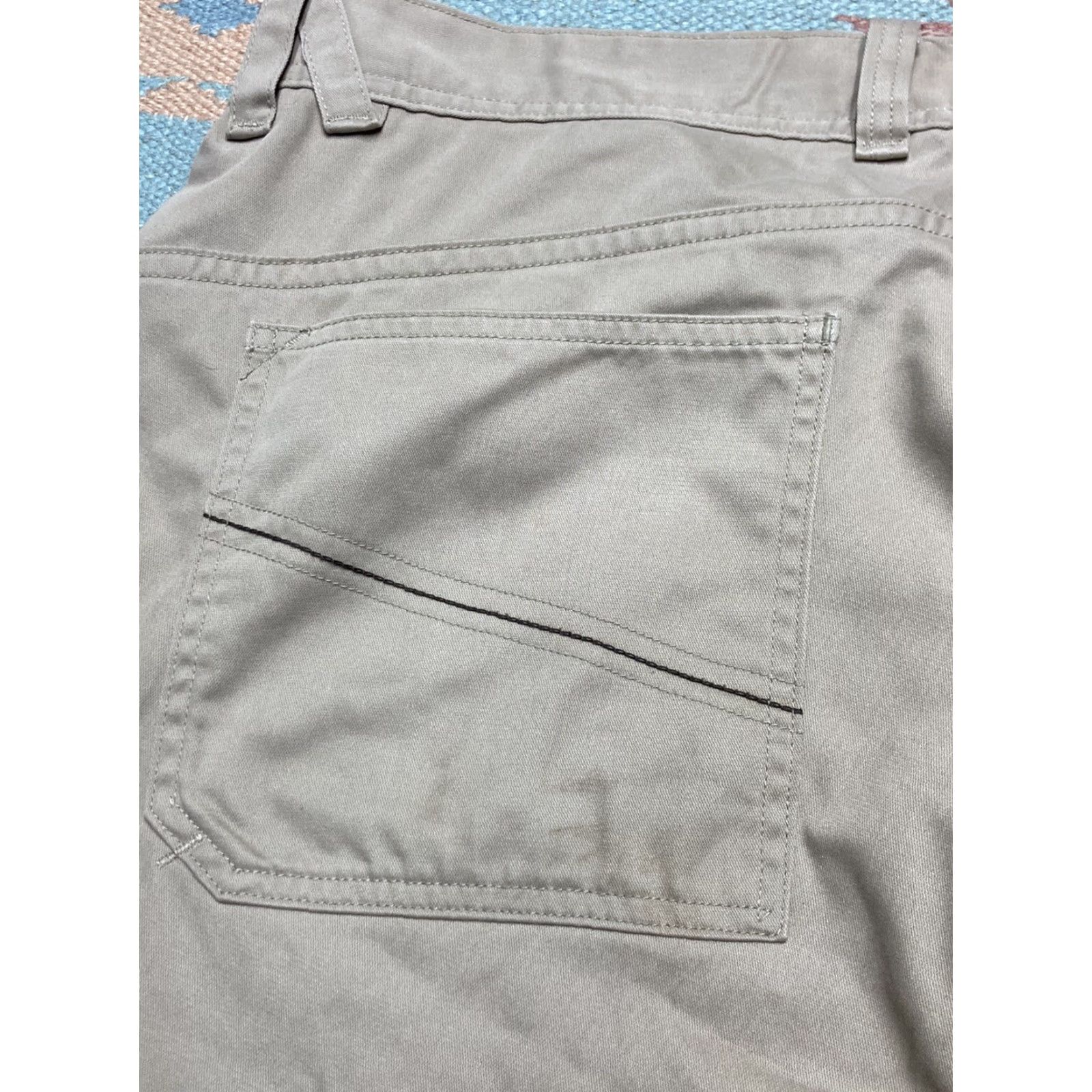 Under Armour Under armour Shorts Cotton Polyester Flat Front Carpenter Golf Casual Mens 40 Beige Chino Flat Front 11.5” Inseam 13” Leg Opening Mens Size US 40 / EU 56 - 7 Thumbnail