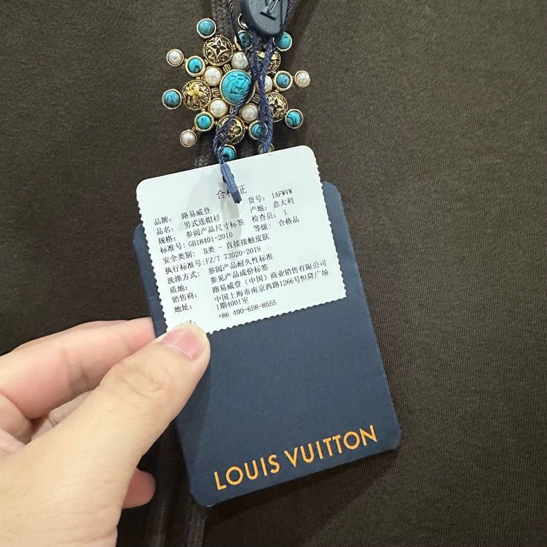 Louis Vuitton Louis Vuitton Three-flower Hardware Logo Hoodie Size US L / EU 52-54 / 3 - 7 Thumbnail