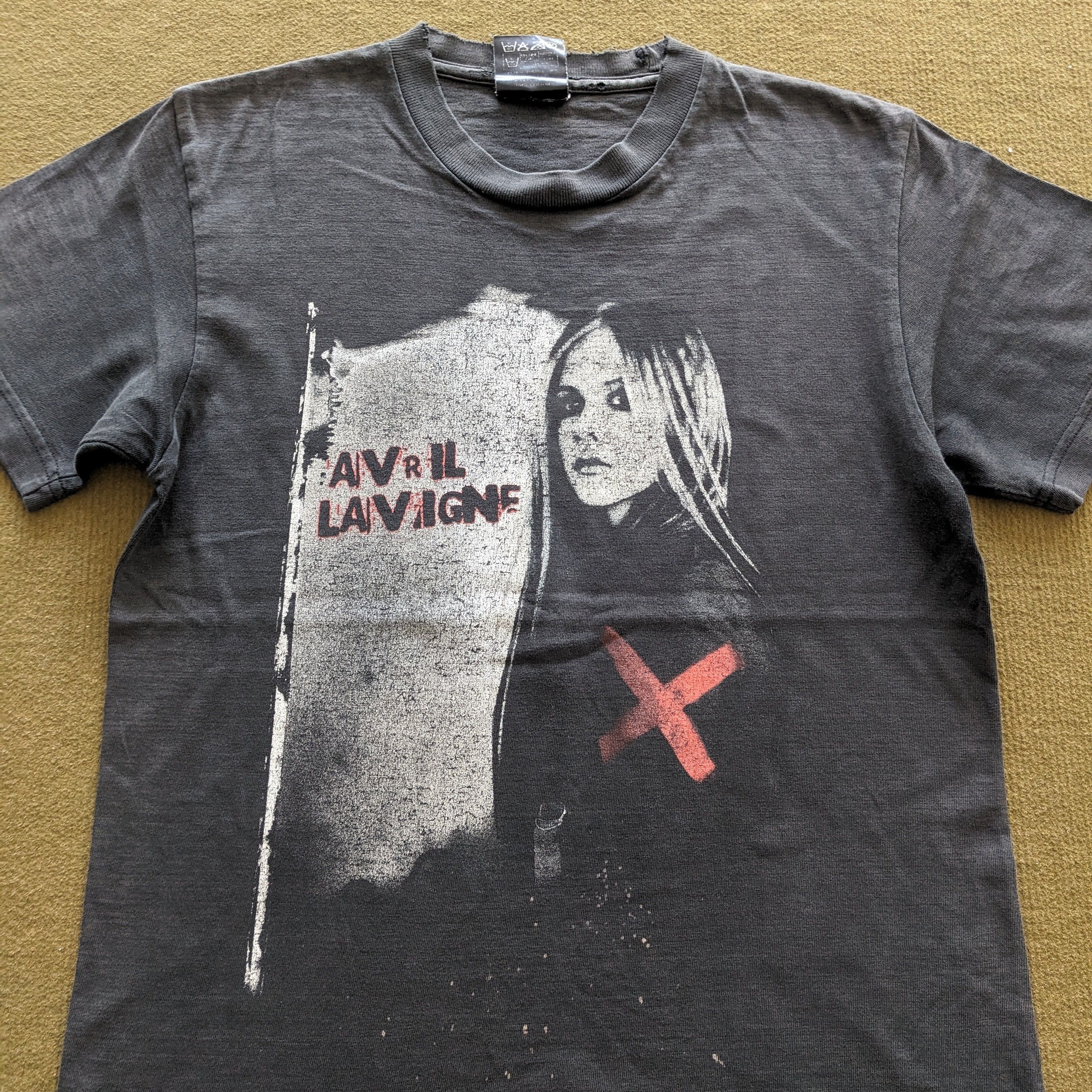 Band Tees Vintage Avril Lavigne Japan 2005 Tour T-shirt Size US S / EU 44-46 / 1 - 2 Thumbnail