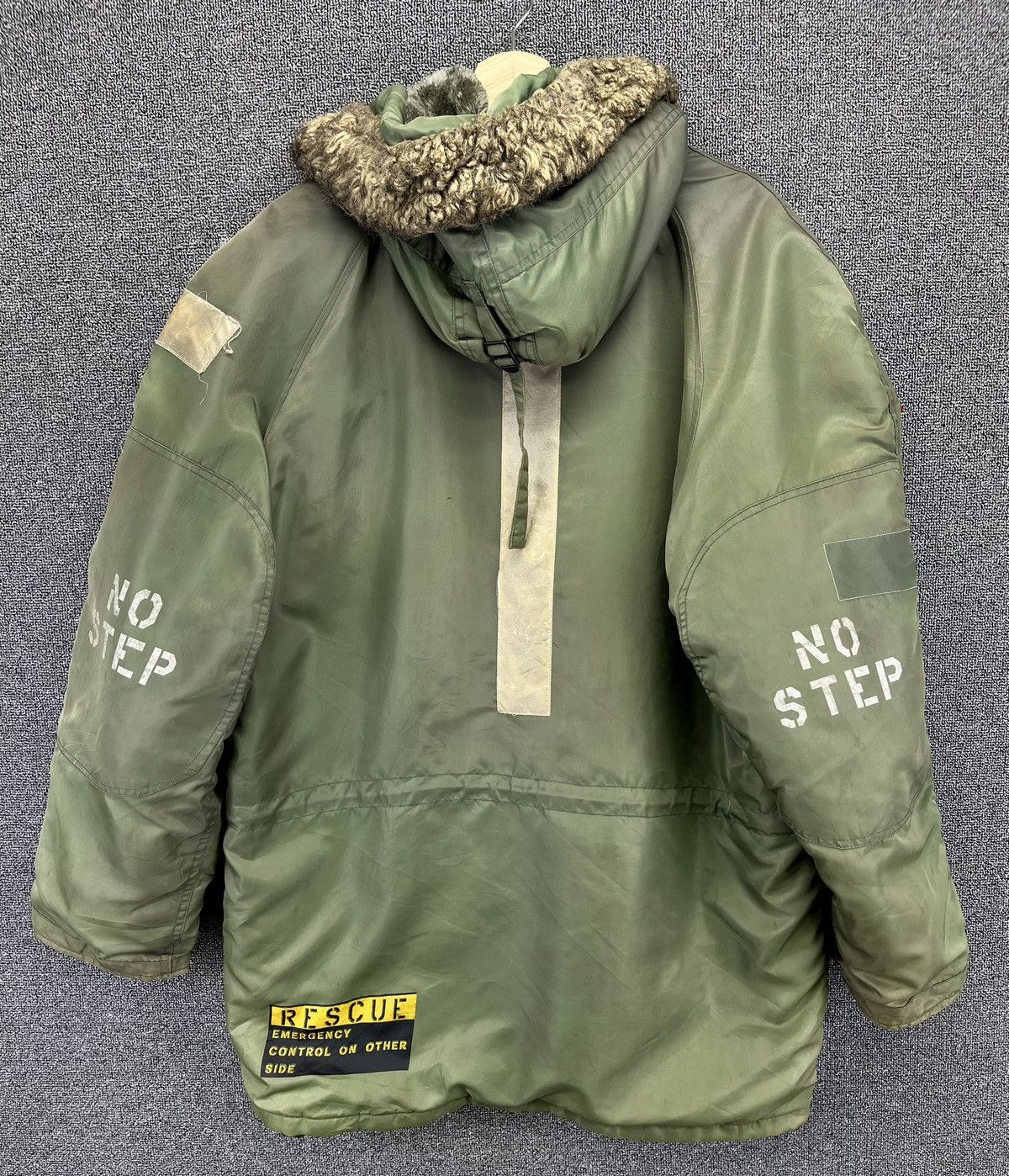 Avirex Vintage Avirex Rescue Fur Hoodie Parkas BomberJacket Size US L / EU 52-54 / 3 - 13 Thumbnail