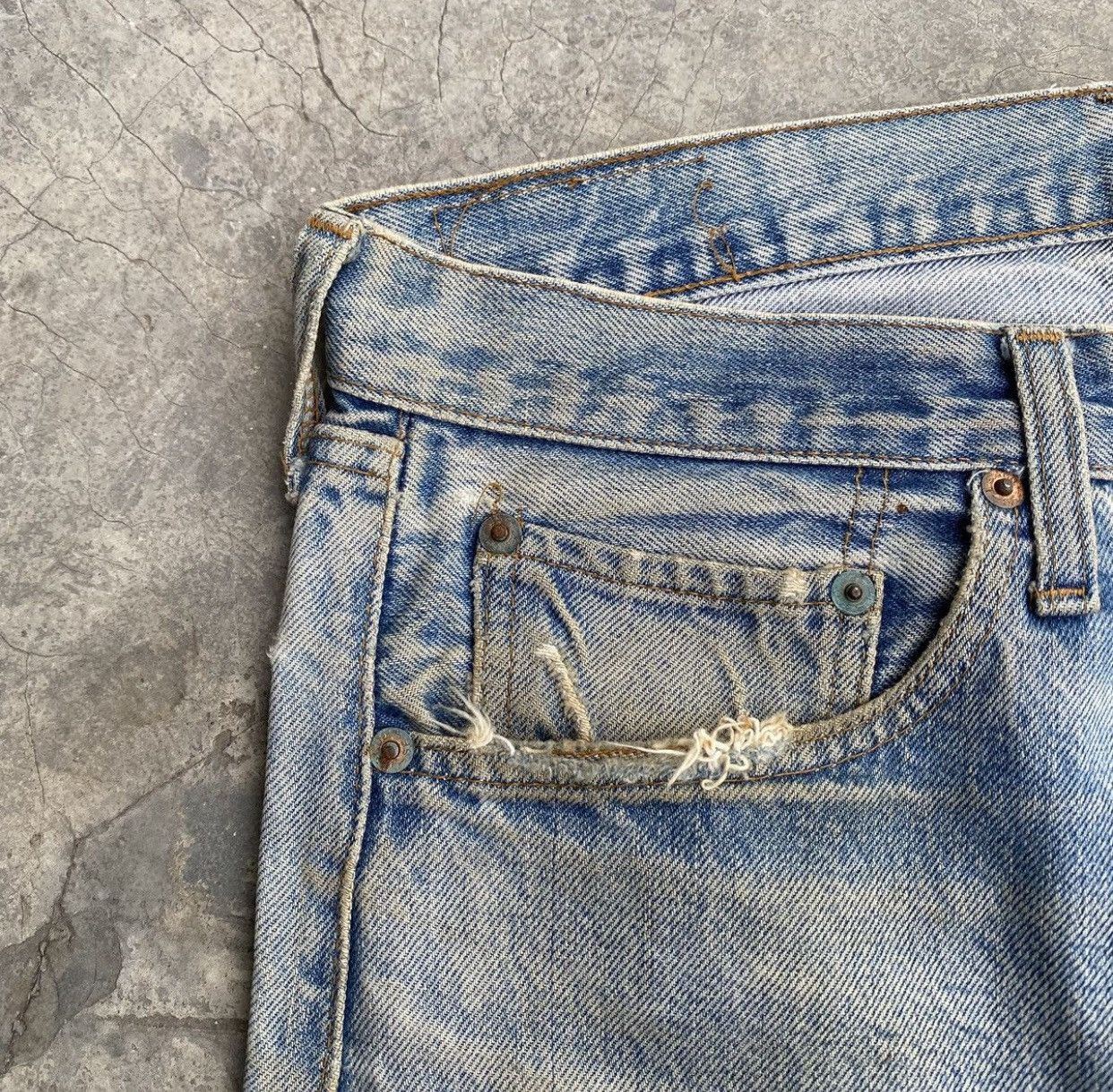 Levi's VINTAGE DISTRESSED LEVIS SELVEDGE Size US 31 - 5 Thumbnail