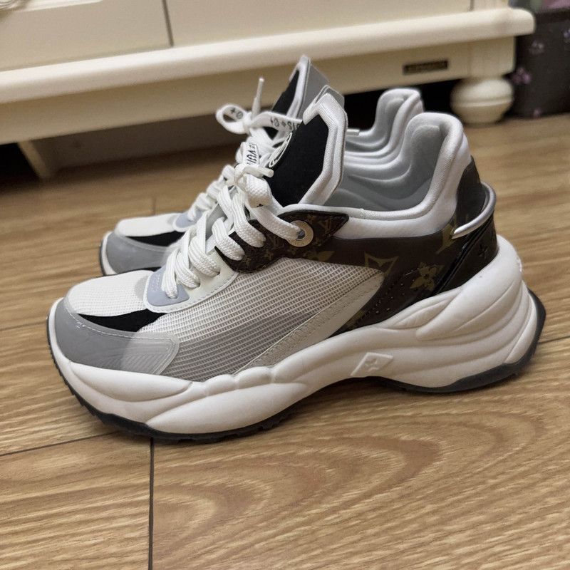 Louis Vuitton Louis Vuitton Run 55 Comfortable Casual Sneakers 0079 Size US 5 / IT 35 - 1 Thumbnail
