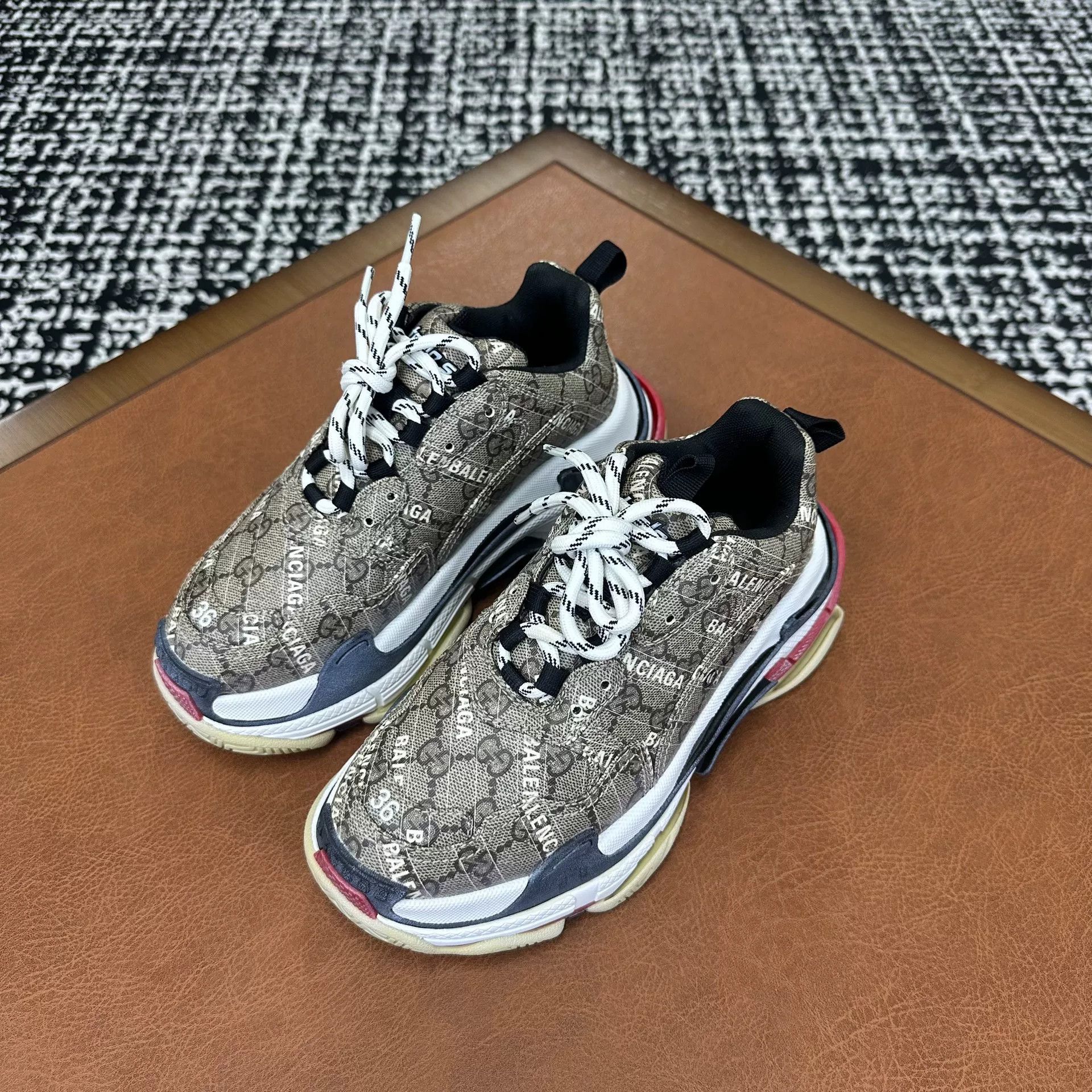 Balenciaga Balenciaga Brown Lowtop Sneakers it_36 Women Size US 6 / IT 36 - 1 Thumbnail