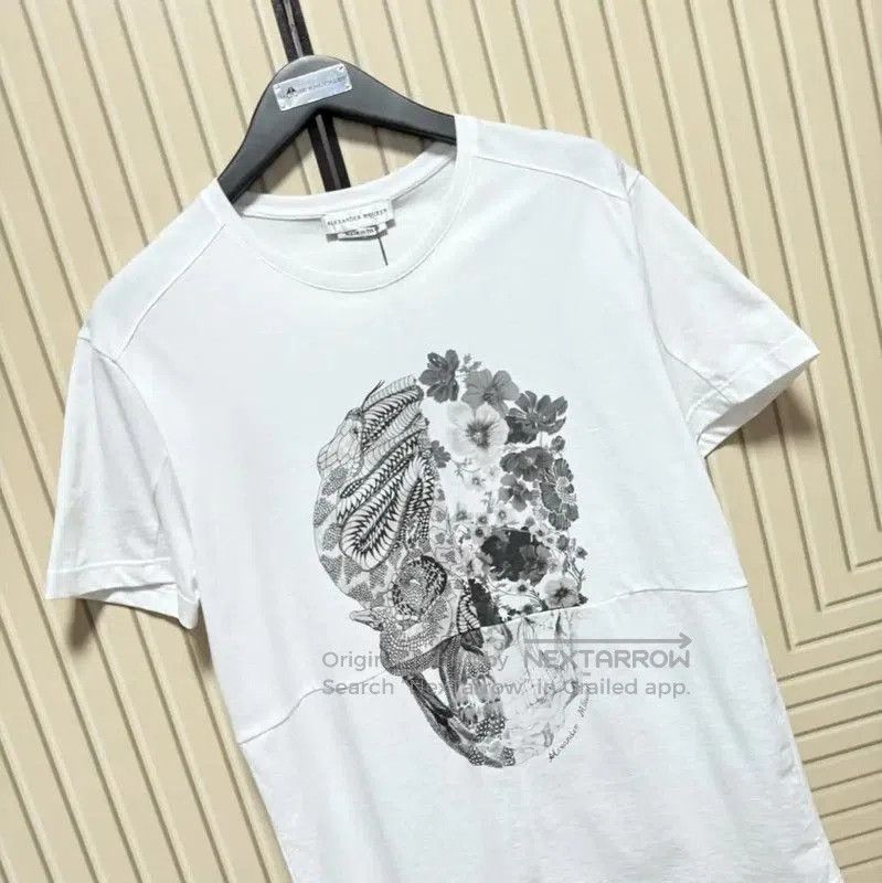 Alexander McQueen Alexander McQueen Summer White Graphic T-Shirt . Size US S / EU 44-46 / 1 - 7 Thumbnail