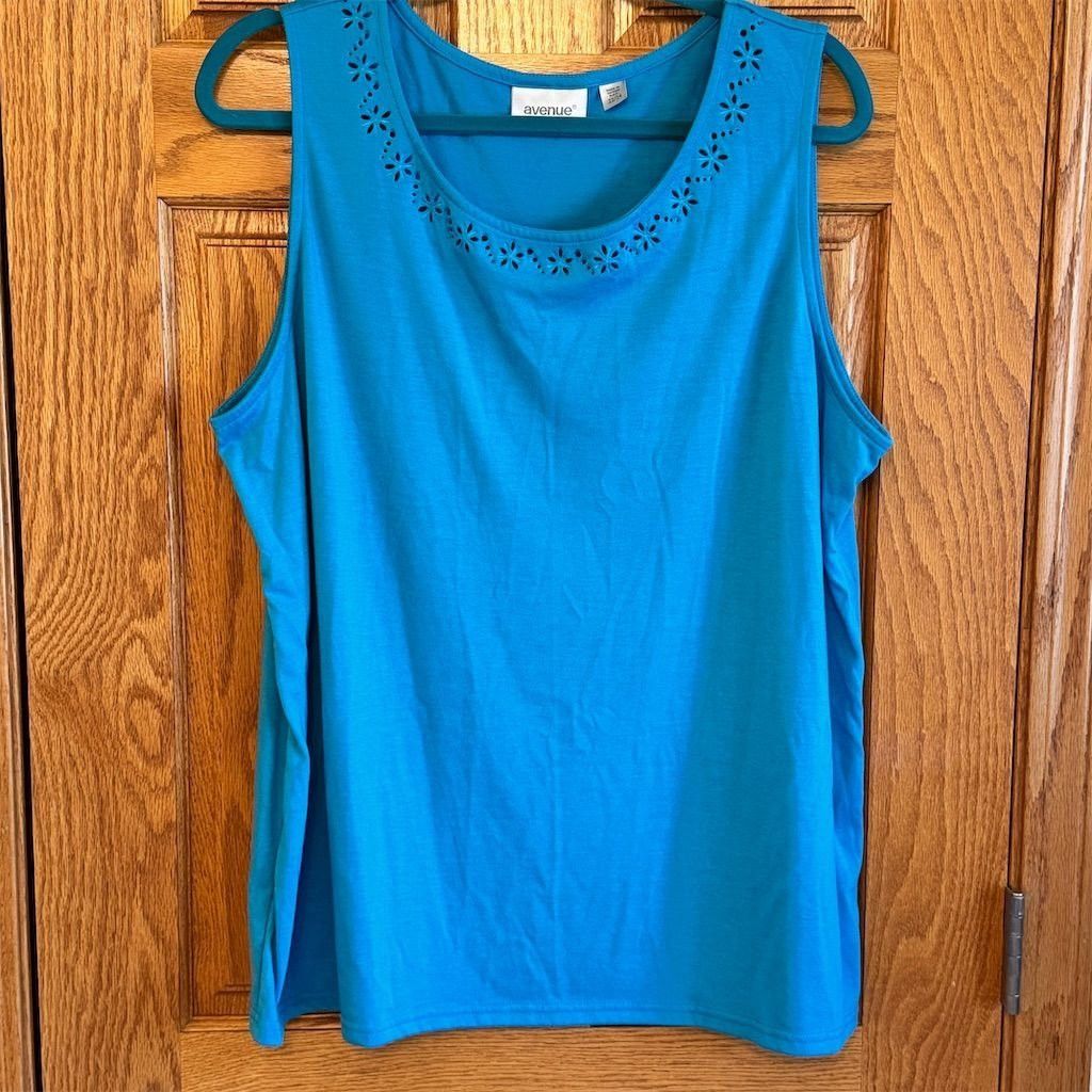 Avenue Avenue Women's Plus Size 22/24 Blue Floral Sleeveless Tank Size XXL / US 16-18 / IT 52-54 - 1 Thumbnail