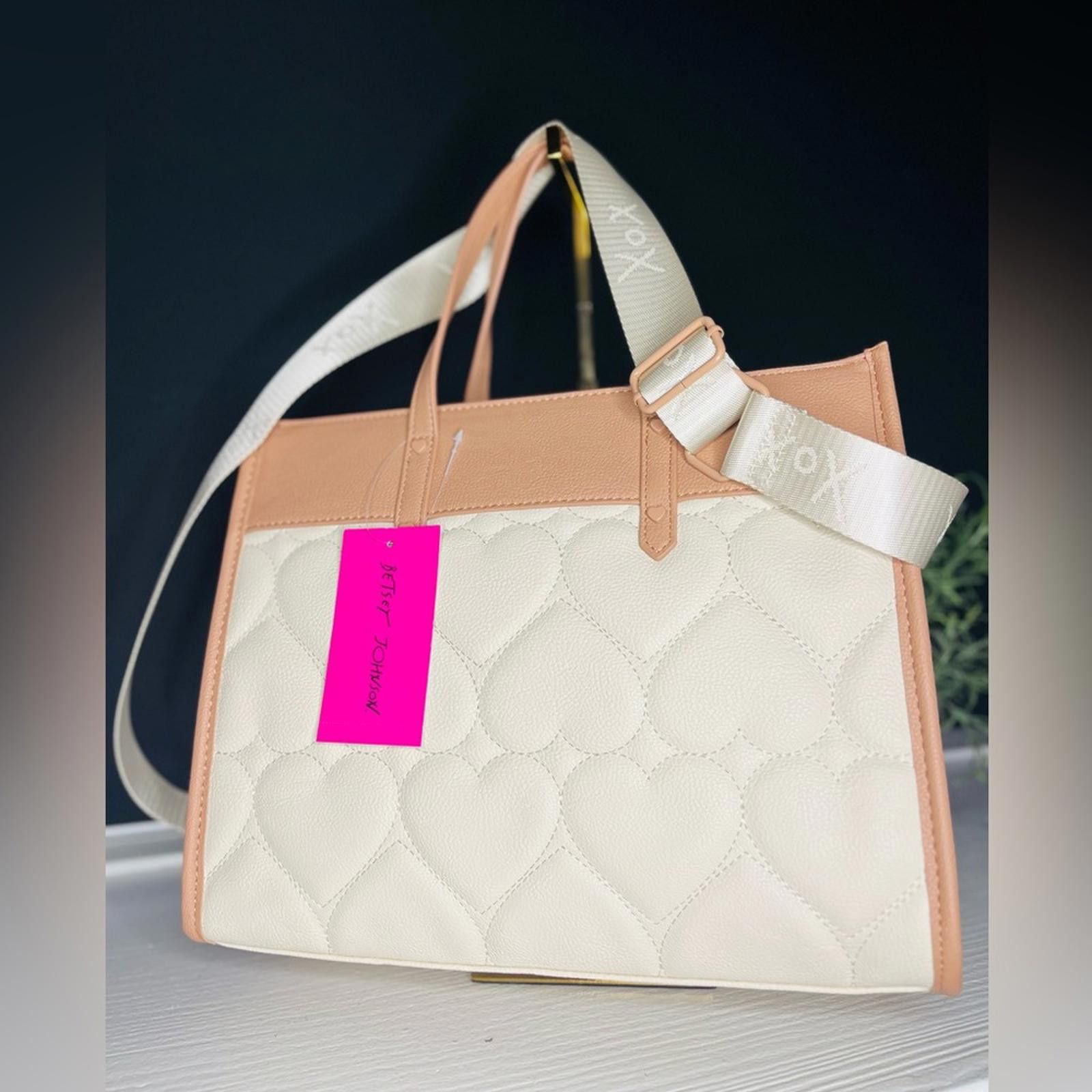 Designer Betsey Johnson Quilted Tan And Cream Tote Bag With Strap Size ONE SIZE - 4 Thumbnail