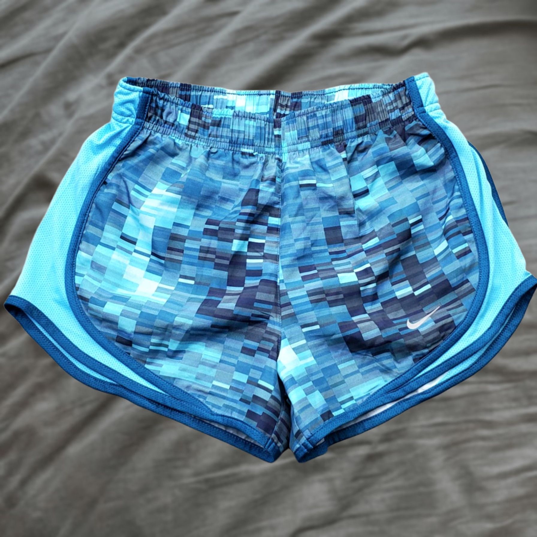 Nike Nike Dri-Fit Activewear Shorts Women XS Multicolor Geometric Elastic Waist Liner Inseam 3" Quietly Used Womens Size 26" / US 2 / IT 38 - 1 Thumbnail