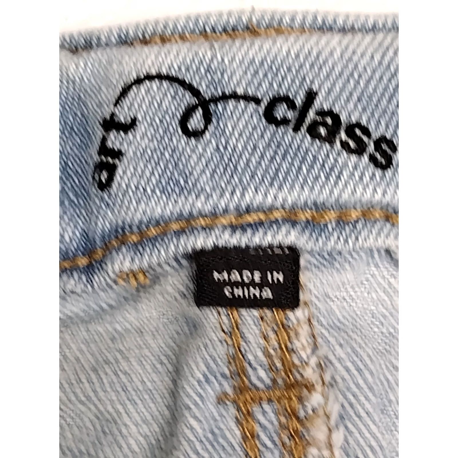 Vintage Art Class Cropped Women's Jeans Shorts light blue XL 14-16 Denim 5-Pocket Relaxed Mid Rise Casual Spring Summer Blue denim shorts (Women) Size 40" / US 18 - 5 Thumbnail
