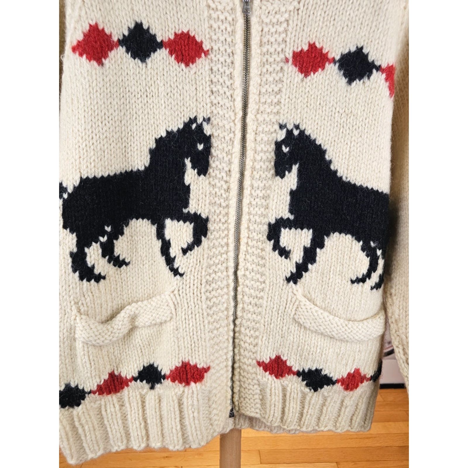 Vintage VINTAGE HORSE PATTERN COWICHAN LIGHTNING ZIPPER WOOL CARDIGAN SZ MEDIUM Sweater Mens Size US M / EU 48-50 / 2 - 4 Thumbnail