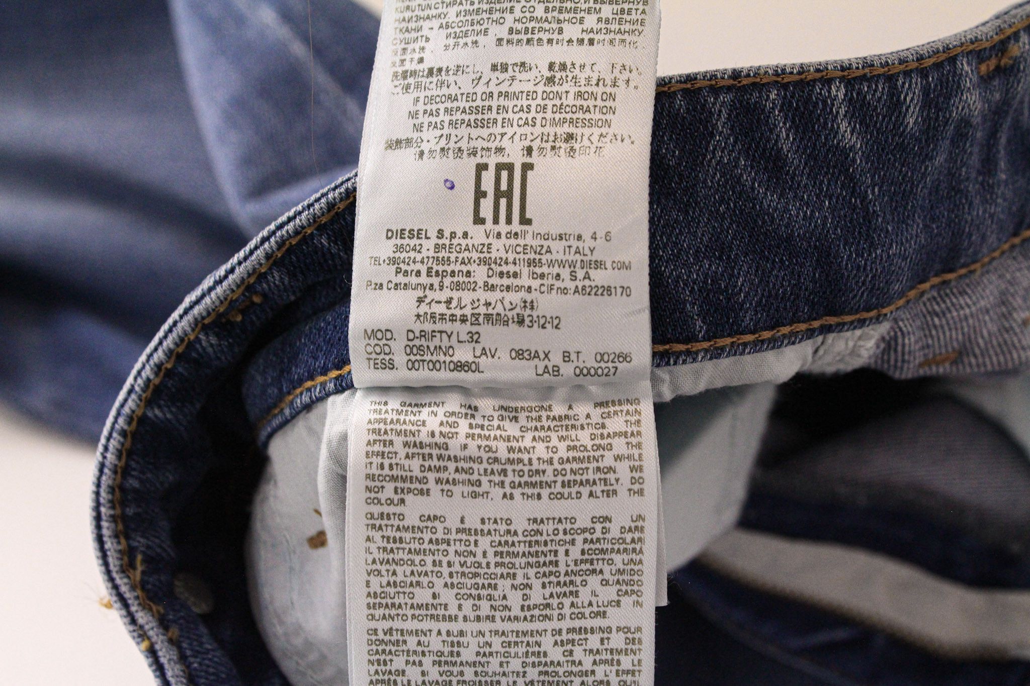 Diesel D-RIFTY 083AX W26/L32 Blue Distressed Jeans 70466 Size 26" / US 2 / IT 38 - 9 Thumbnail