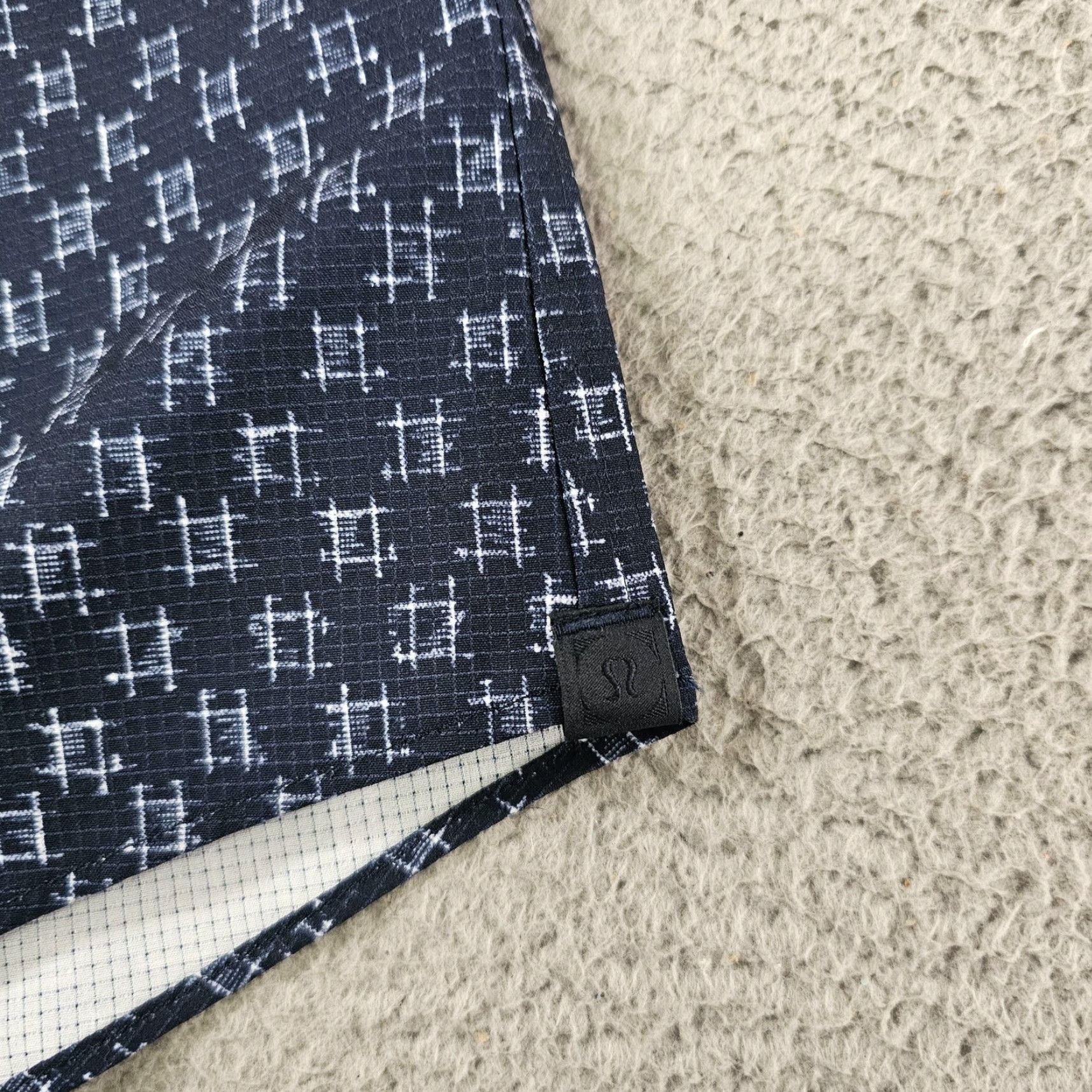 Lululemon Lululemon Shirt Mens Large Blue Geometric Short Sleeve Button Up Athletic Size US L / EU 52-54 / 3 - 3 Thumbnail