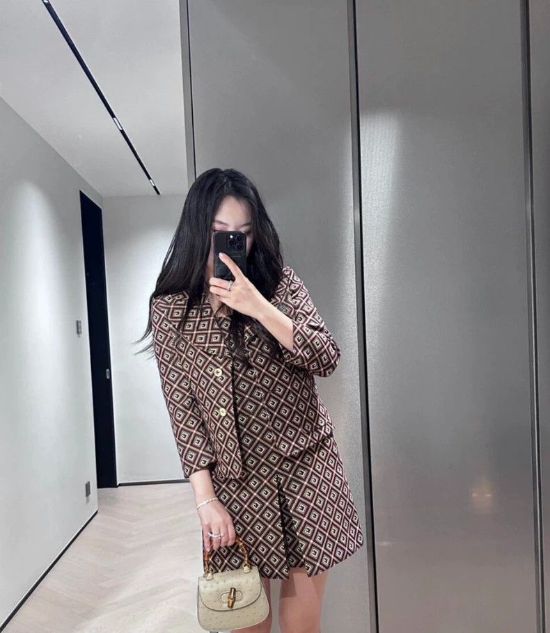 Gucci Gucci Suit 2502-Nextarrow Size 36R - 1 Thumbnail