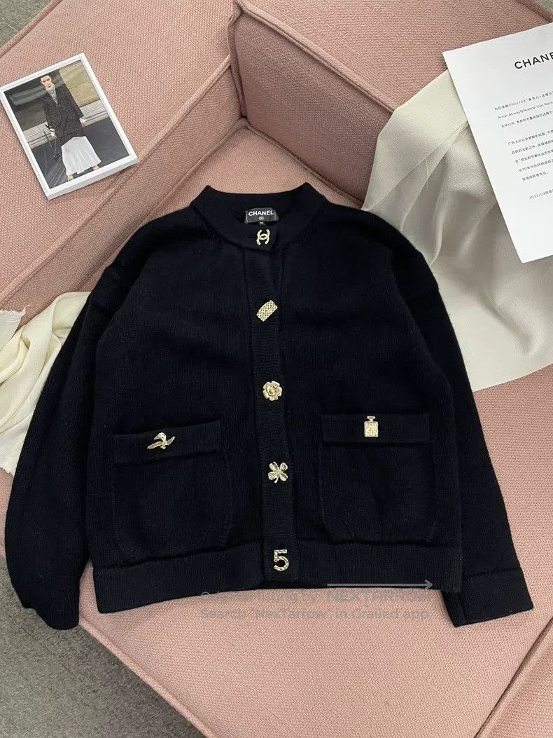 Chanel 22B popular multi-element silhouette cashmere knitt