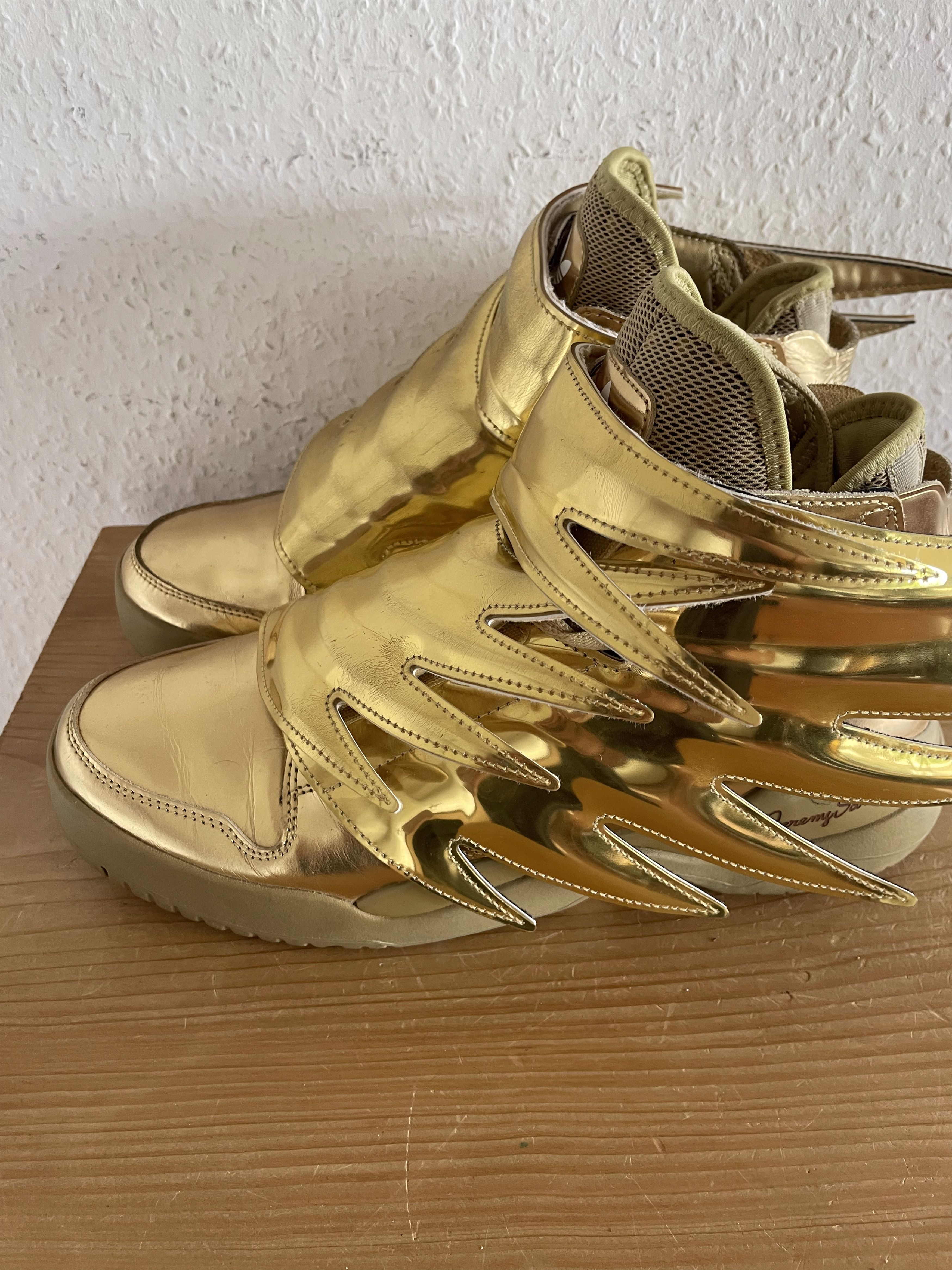 Adidas × Jeremy Scott Wings 3.0 Gold Metallic Size US 8 / EU 41 - 2 Thumbnail