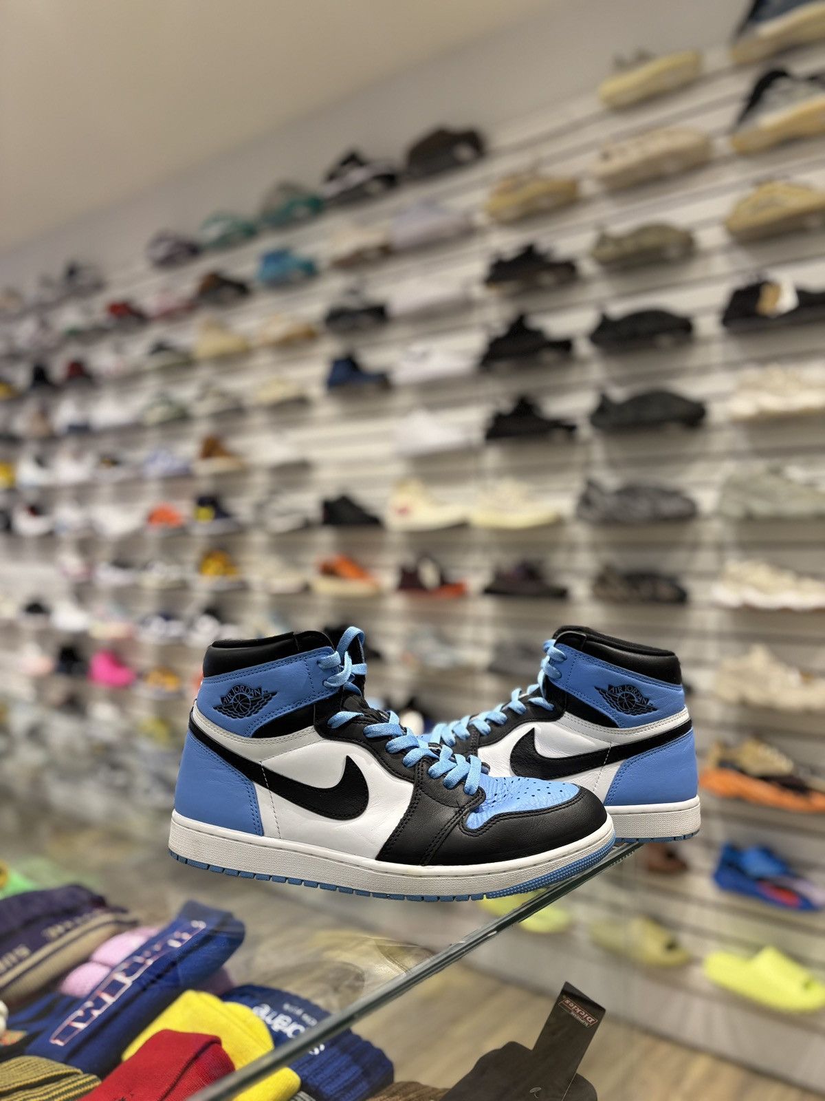 Jordan Brand Jordan 1 High OG UNC Toe Size: 11 Size US 11 / EU 44 - 1 Thumbnail