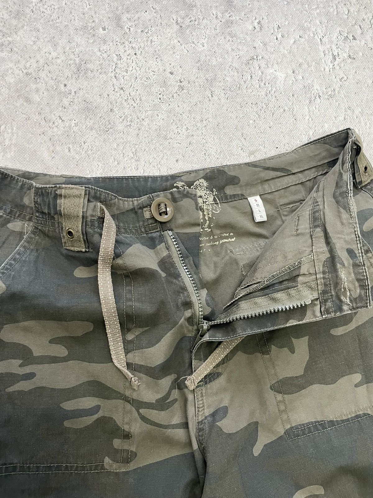 Japanese Brand Carharttt style y2k camo baggy cargo pants japanese style Size US 31 - 7 Thumbnail