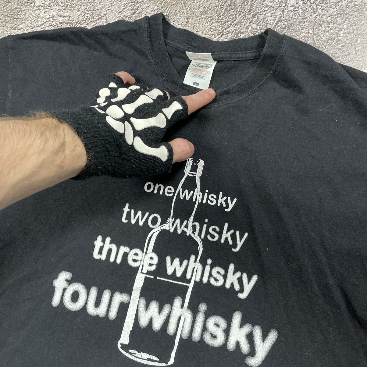 Vintage Vintage 90s One Whisky Two Whiskey Graphic Tee Grunge Slim L Size US L / EU 52-54 / 3 - 5 Thumbnail