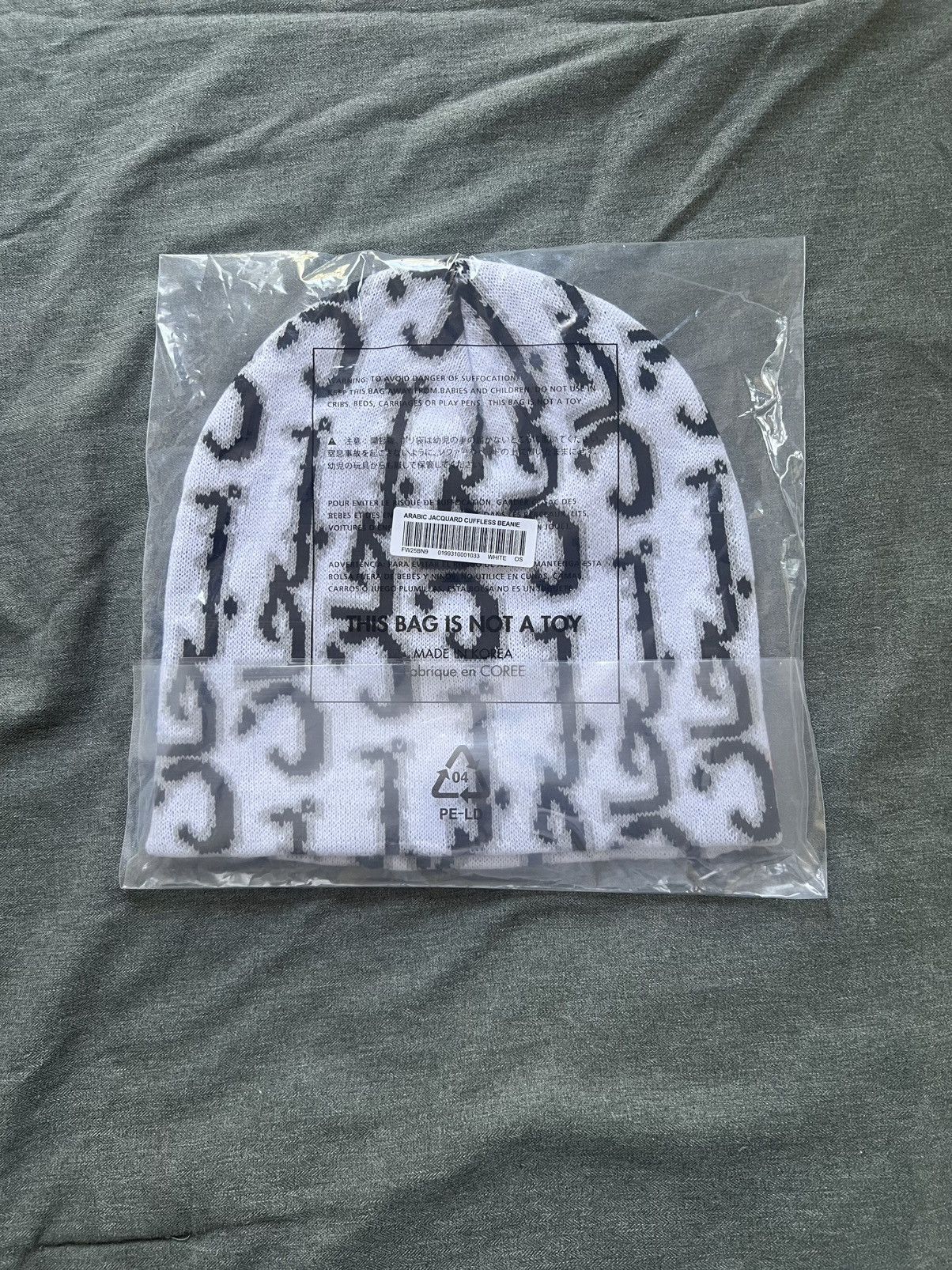 Supreme　Arabic Jacquard Beanie Supreme Arabic Jacquard Beanie (FW25) - $40