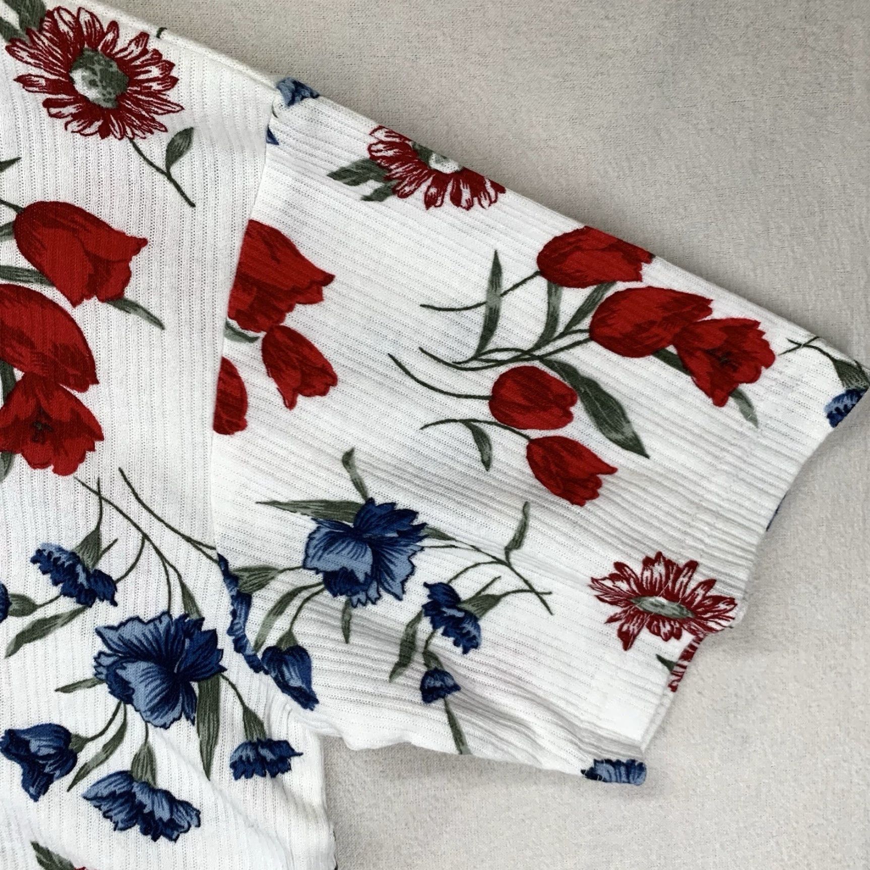 Vintage VINTAGE Bobbie Brooks Women's Oversized T-Shirt Large White Red Blue Floral 80s Casual Size L / US 10 / IT 46 - 7 Thumbnail