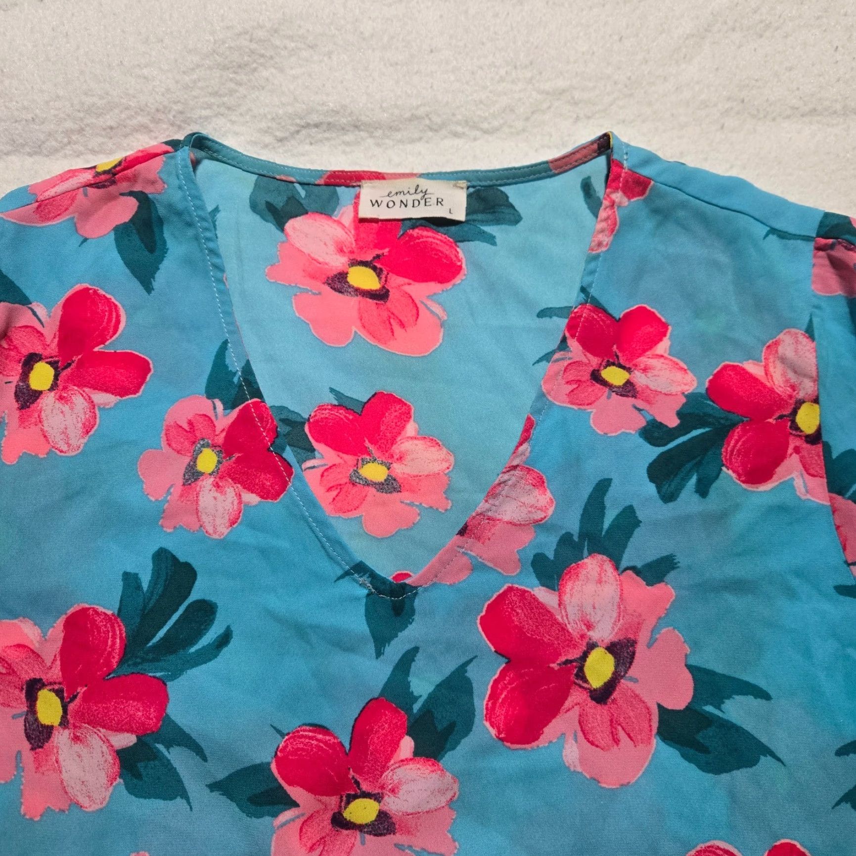 Vintage Emily Shirt Women L Blue Floral Short Sleeve V-Neck Blouse Size Large - Flower Pattern Casual Shirt Size L / US 10 / IT 46 - 2 Thumbnail